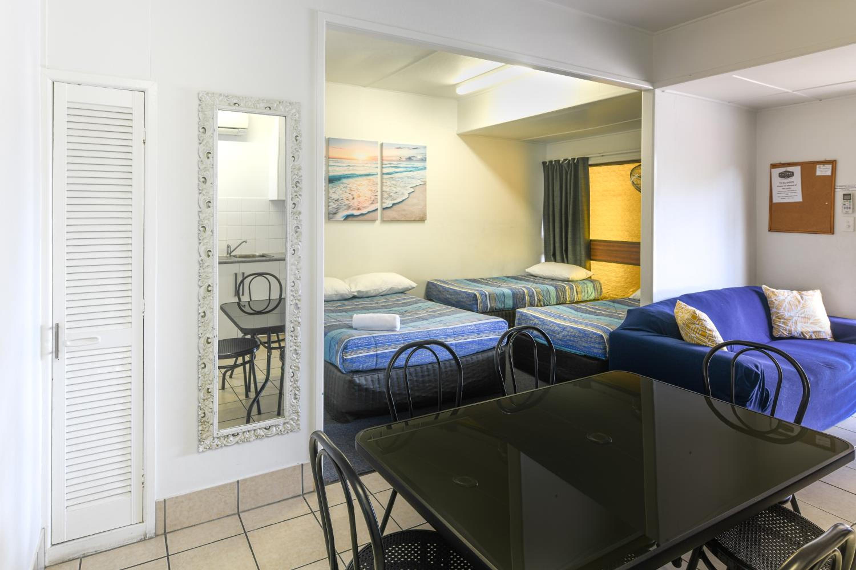 Large Family Room photo 1