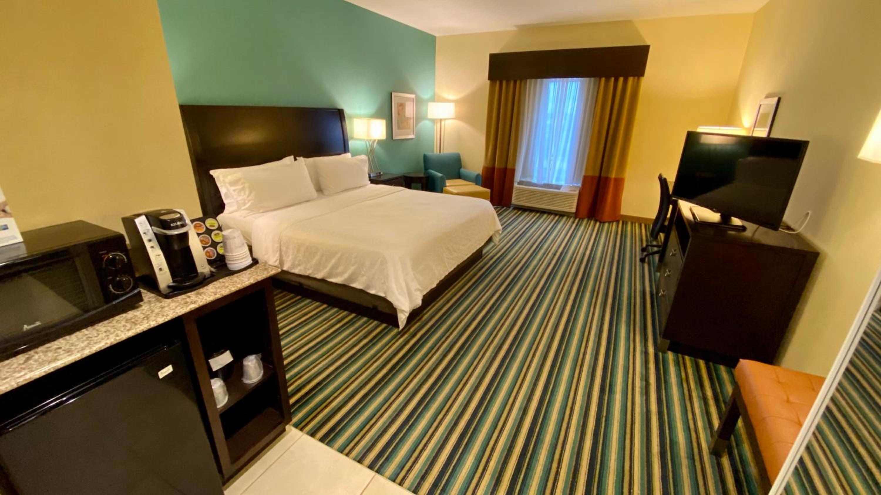 Standard King Room - Communications Accessible