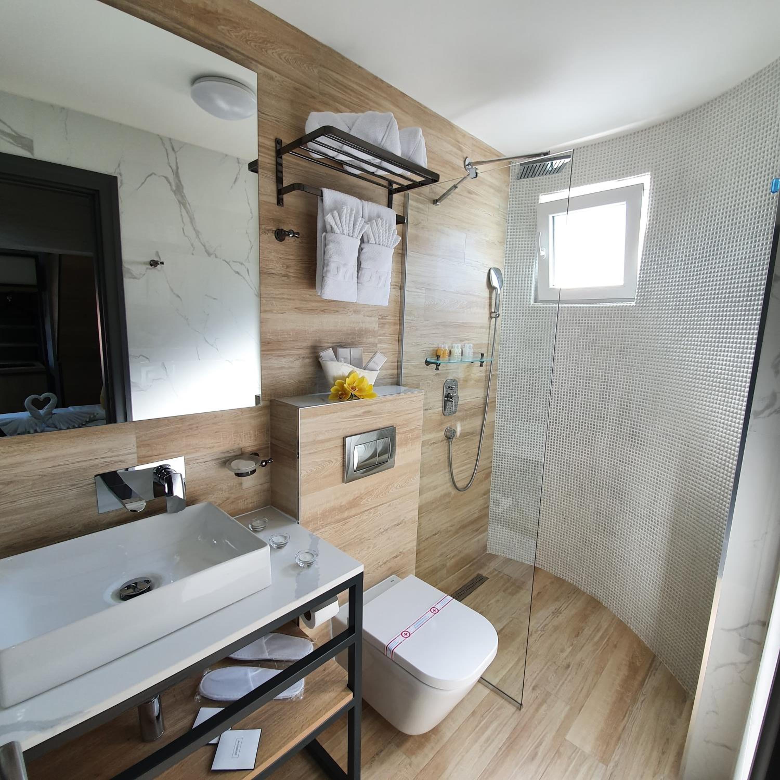 Deluxe Double Room - Photo 10