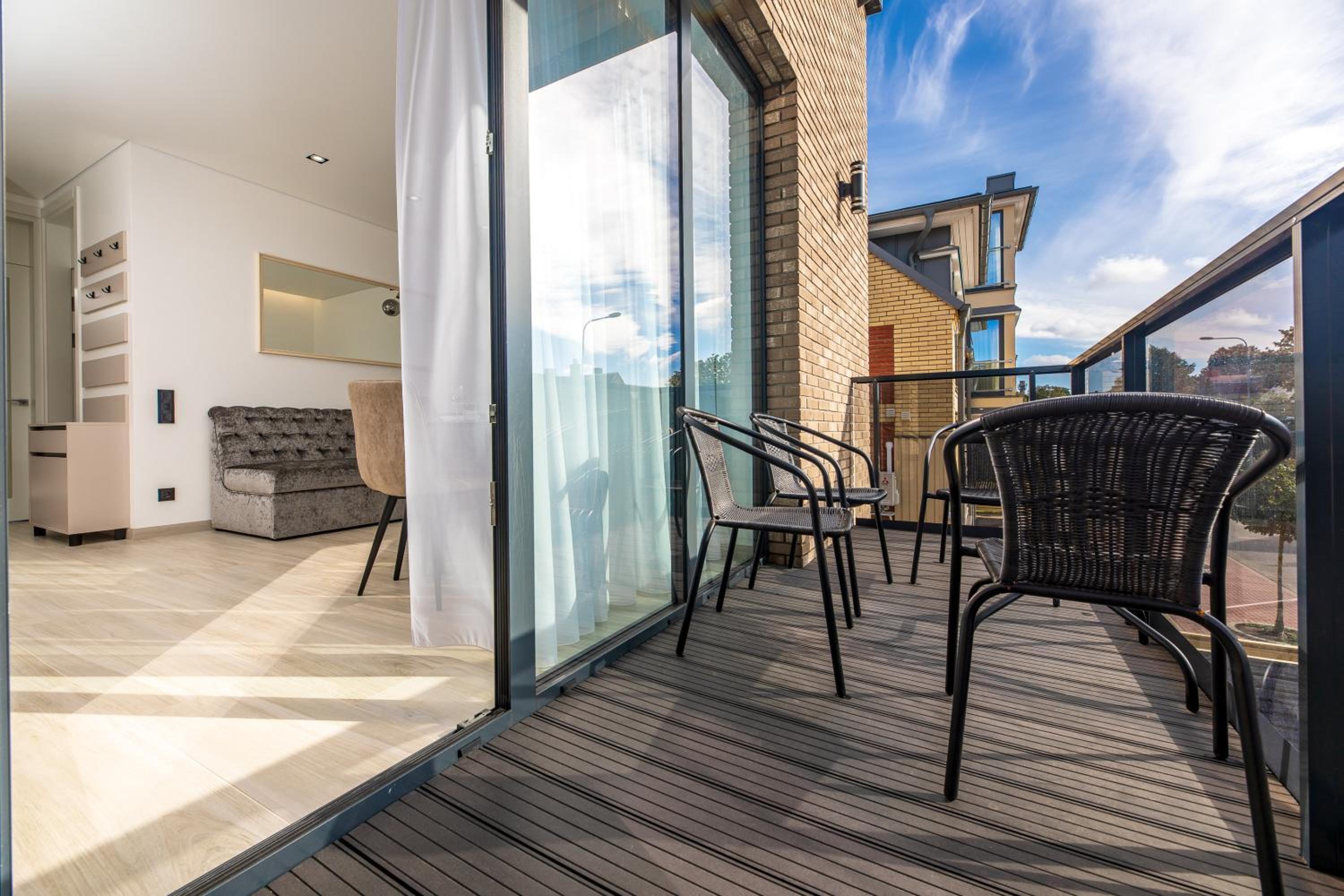 Apartment with Balcony photo 2