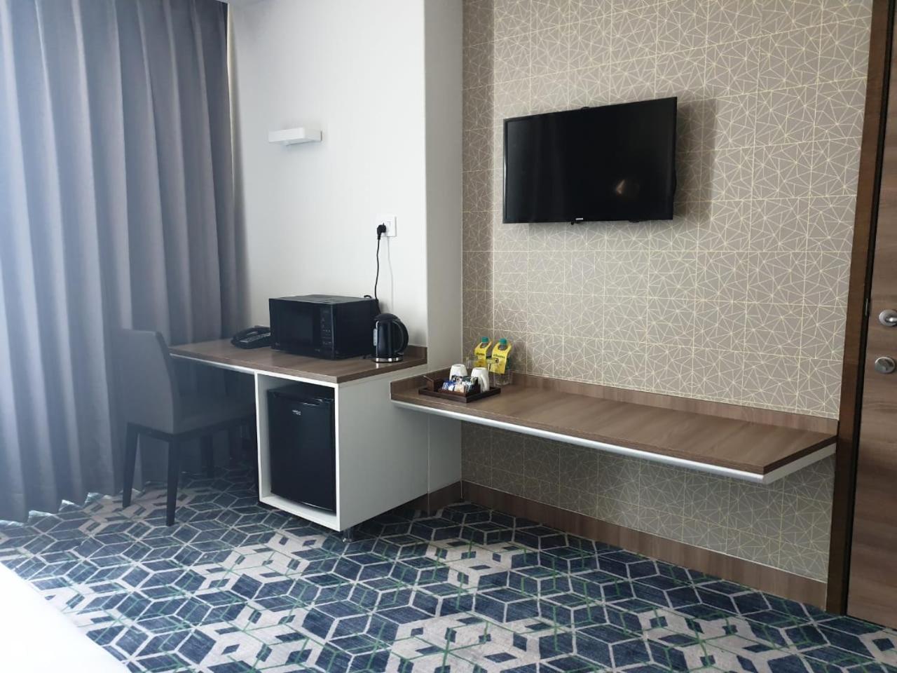 Standard King Room – Disability Access with 25% discount on F&B and Laundry, 20% on Spa and Enjoy Buy One Get One at Viva Bar during Happy Hours (12 noon to 06:00 PM) Standard King Room – Disability Access with 25% discount on F&B and Laundry, 20% on Spa and Enjoy Buy One Get One at Viva Bar during Happy Hours (12 noon to 06:00 PM)