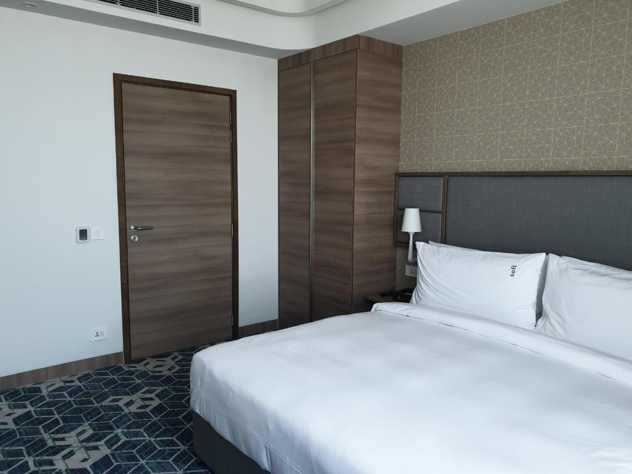 Standard King Room – Disability Access with 25% discount on F&B and Laundry, 20% on Spa and Enjoy Buy One Get One at Viva Bar during Happy Hours (12 noon to 06:00 PM) Standard King Room – Disability Access with 25% discount on F&B and Laundry, 20% on Spa and Enjoy Buy One Get One at Viva Bar during Happy Hours (12 noon to 06:00 PM)