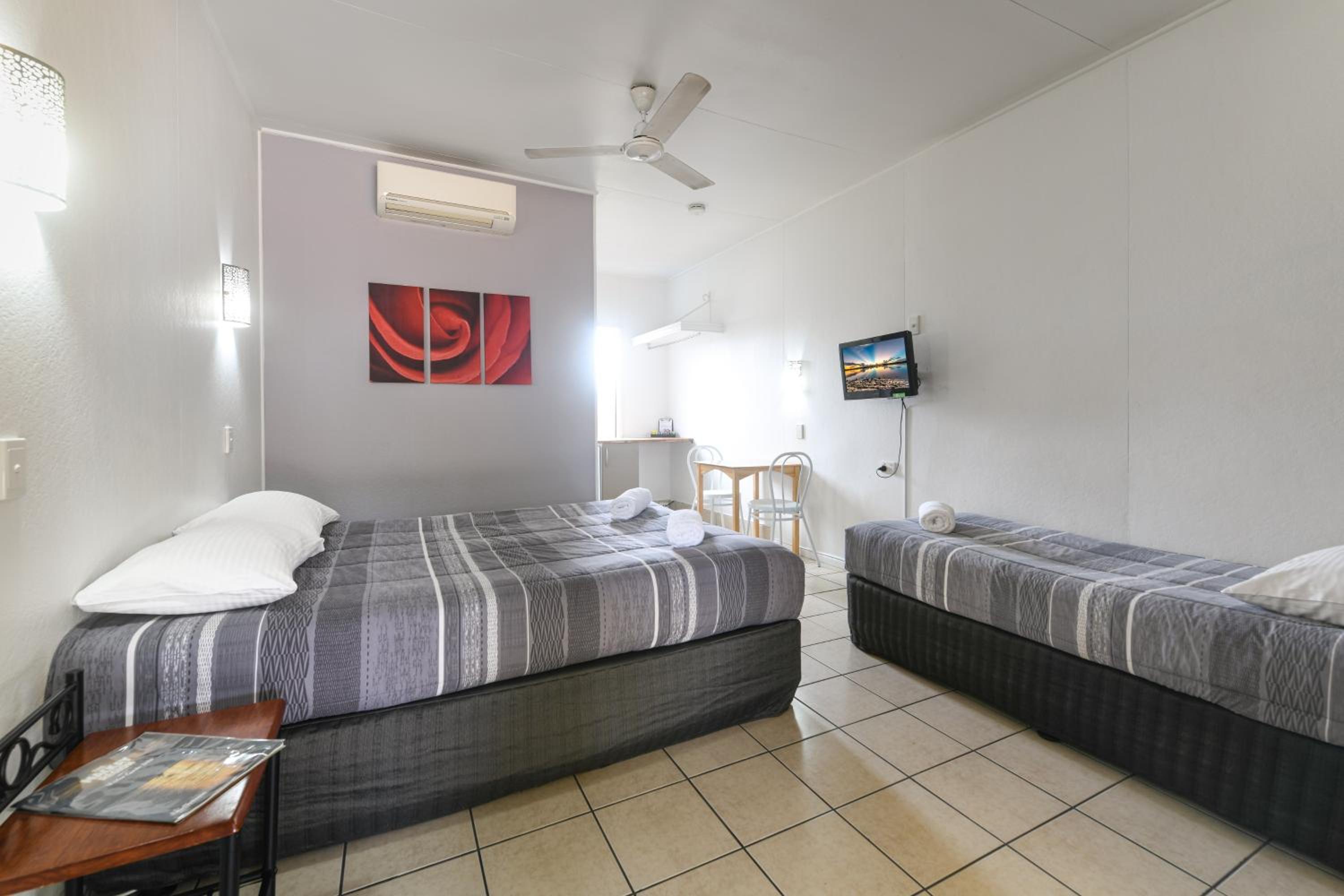 Standard Queen and Single Room photo 3