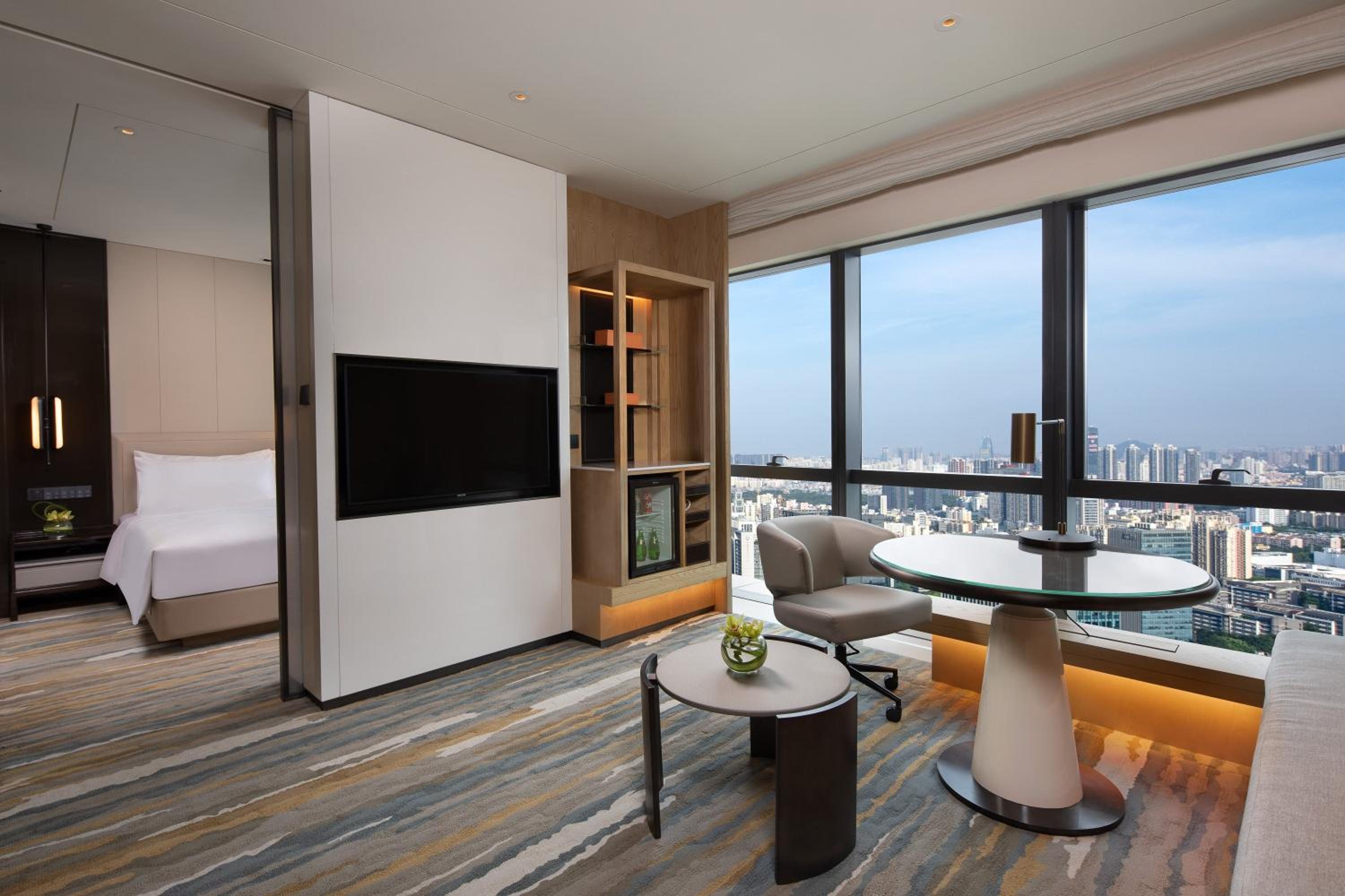 Junior King Suite - Lounge Access - Photo 2