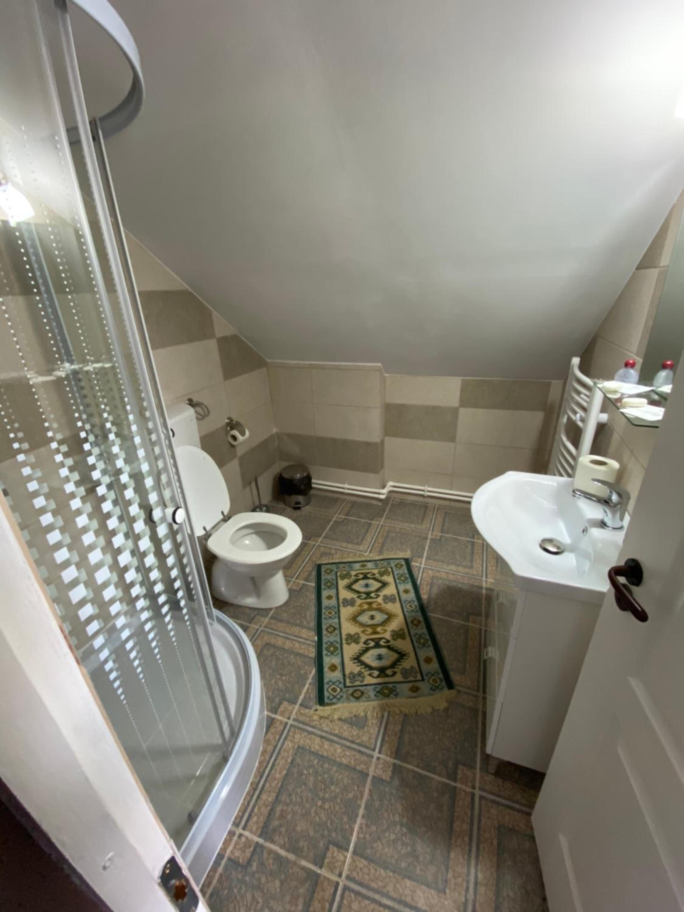 Double Room - Photo 5