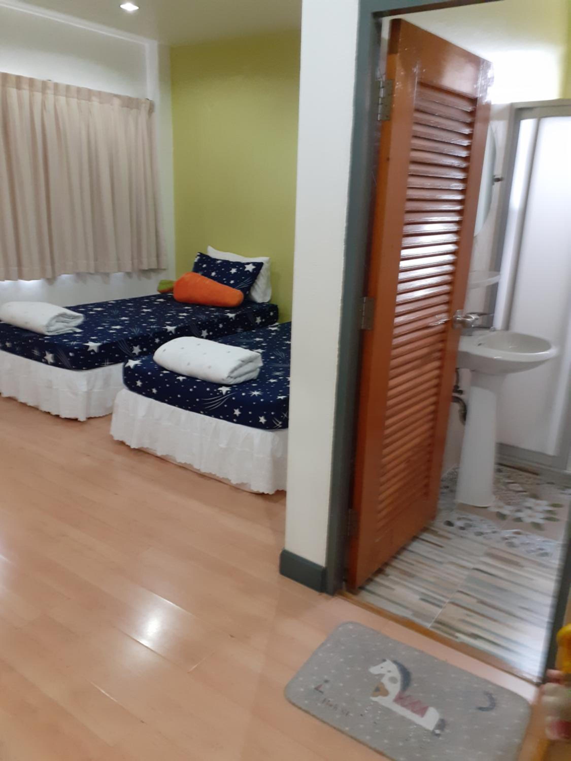 Twin Room with Private Bathroom photo 2