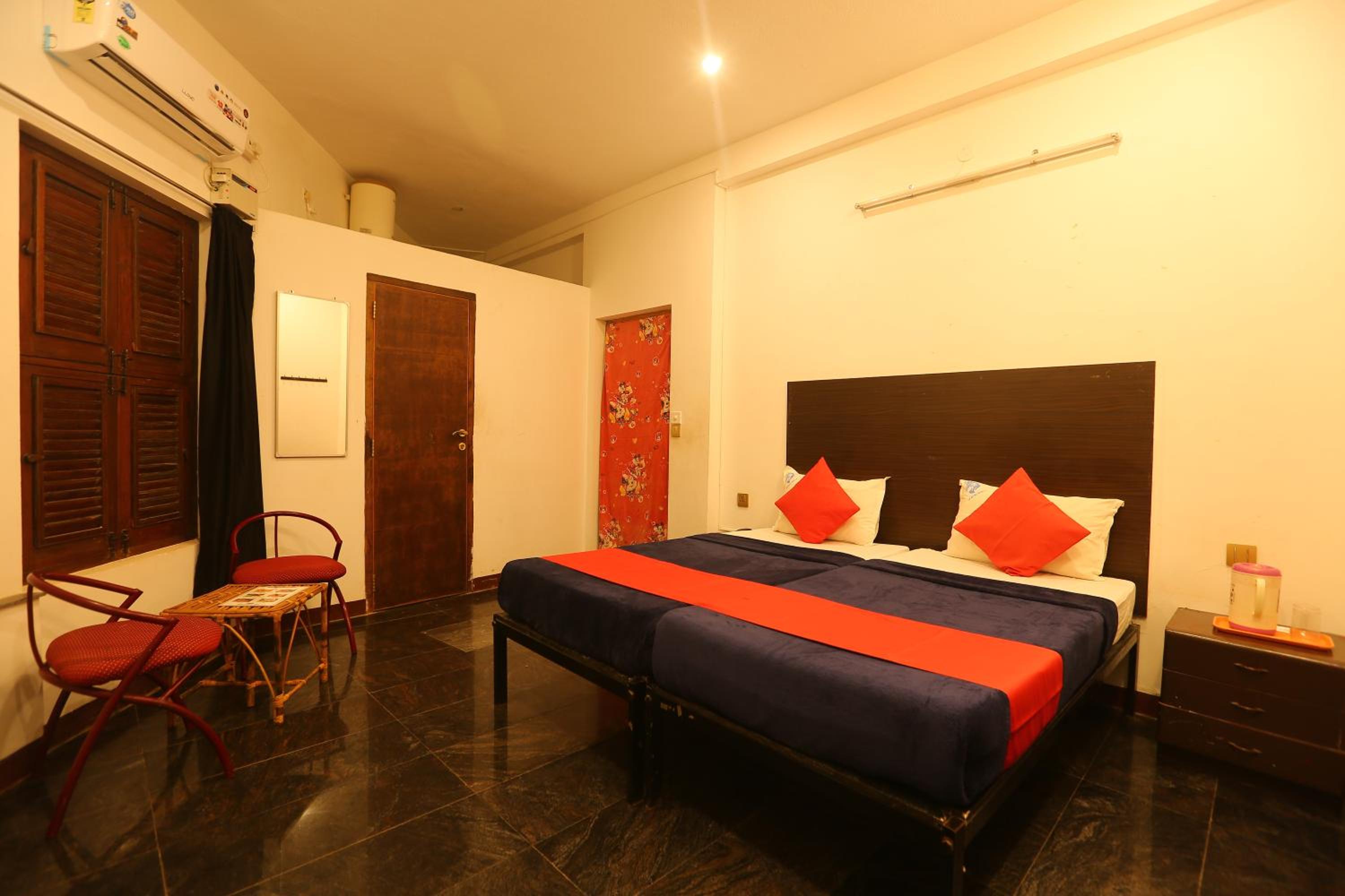 Double Room with Park View - Photo 2