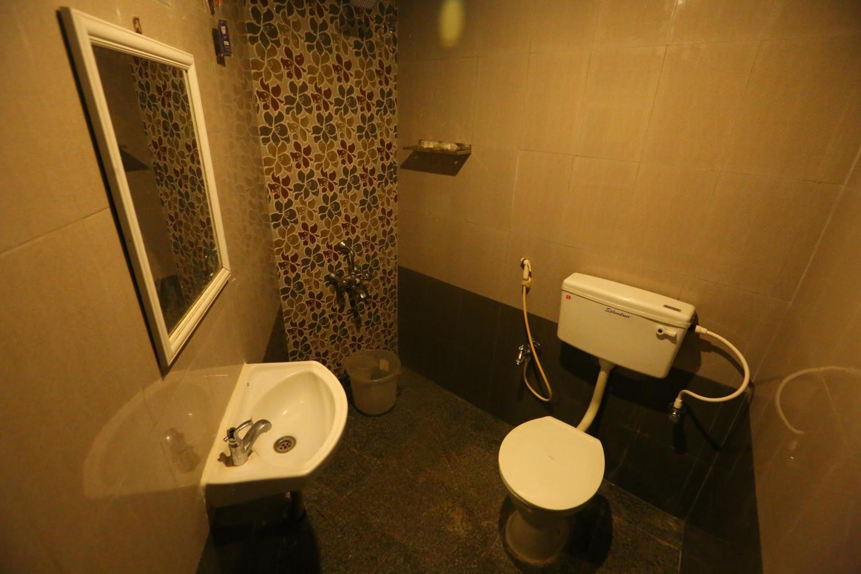 Double Room with Park View - Photo 4