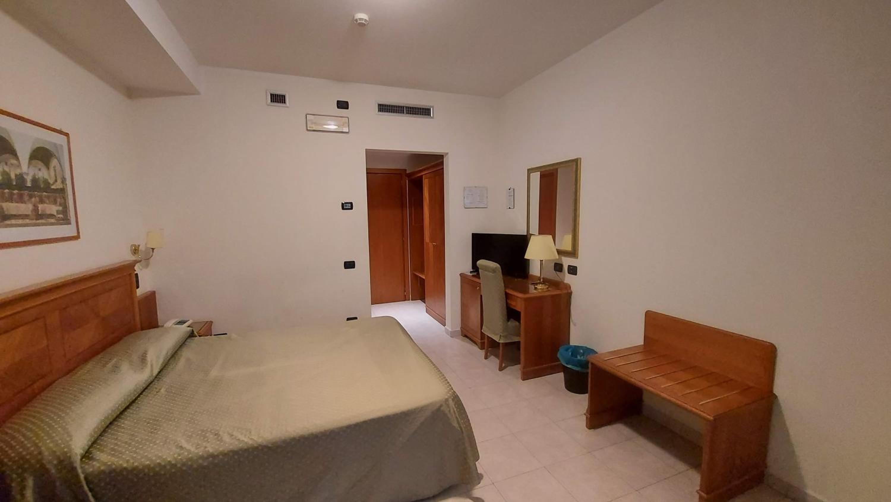 Deluxe Double Room with Side Sea View