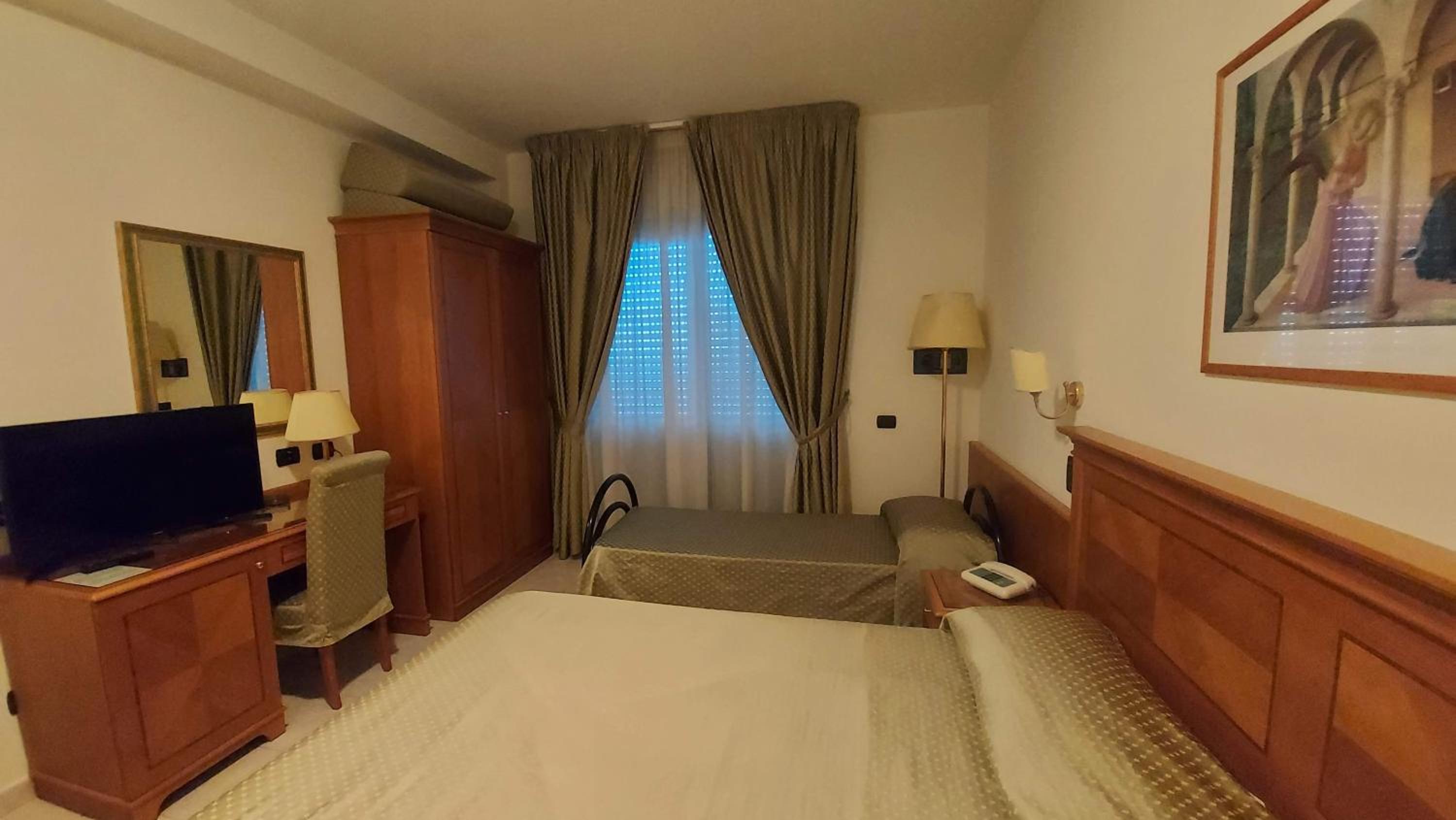 Standard Triple Room with Sea View
