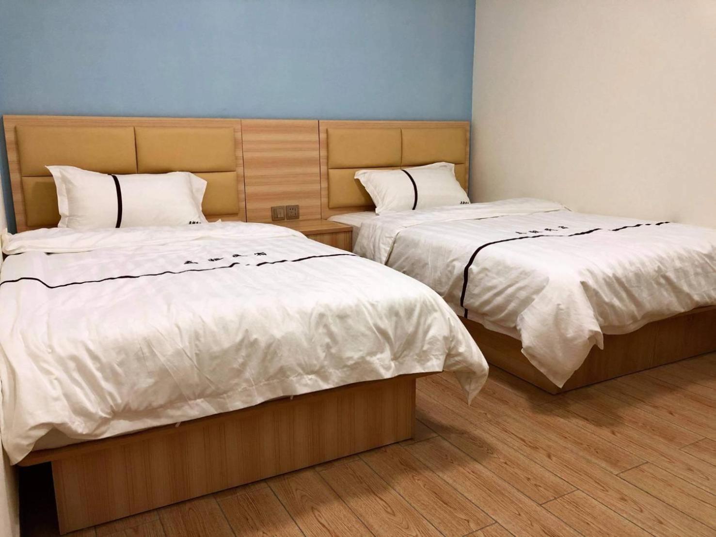 Twin Room with Bathroom photo 1