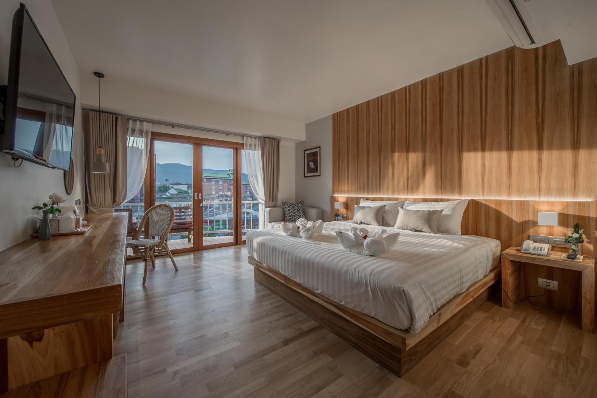 Deluxe Double Room with Balcony - Photo 1