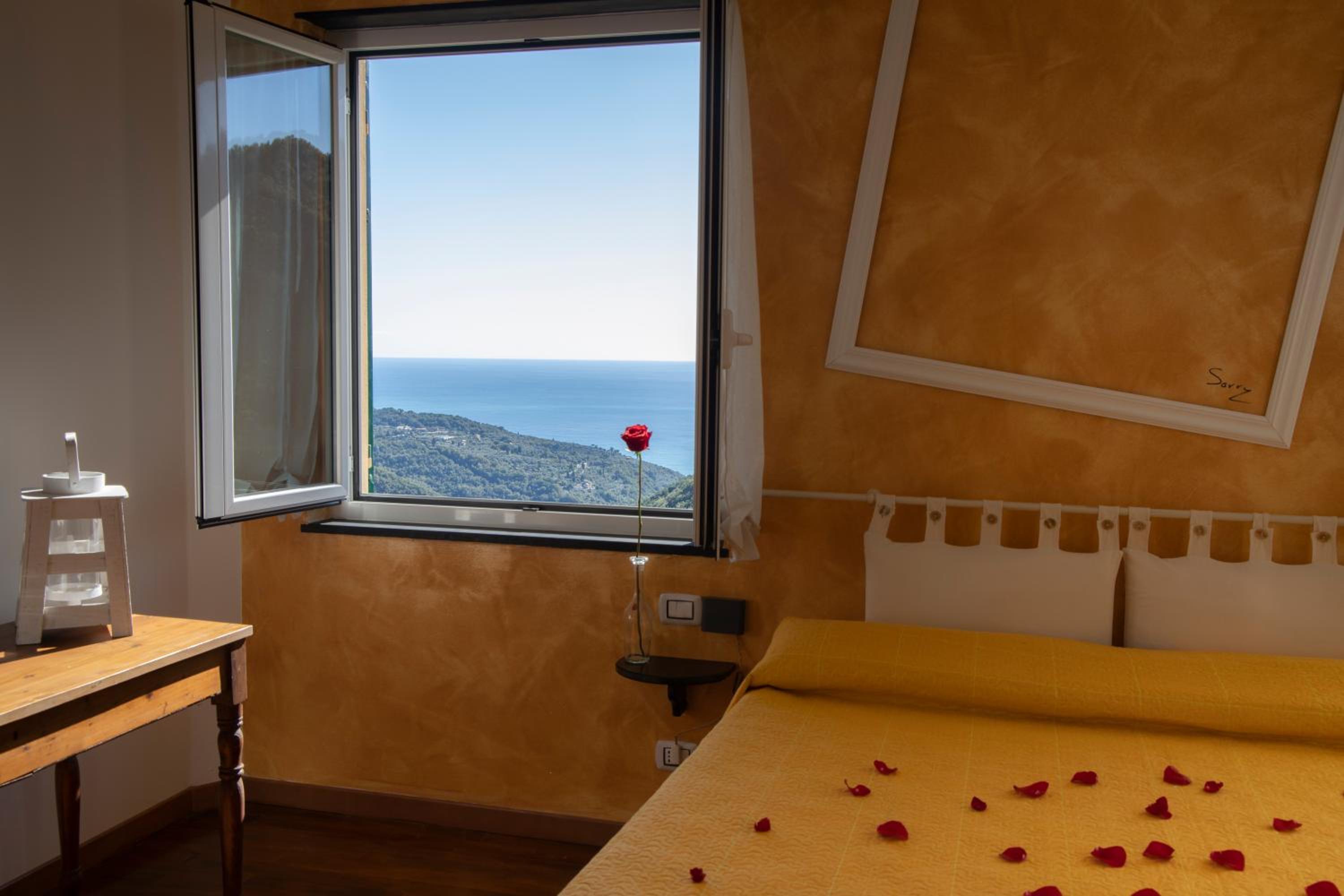 Deluxe Double Room with Balcony and Sea View - Photo 8