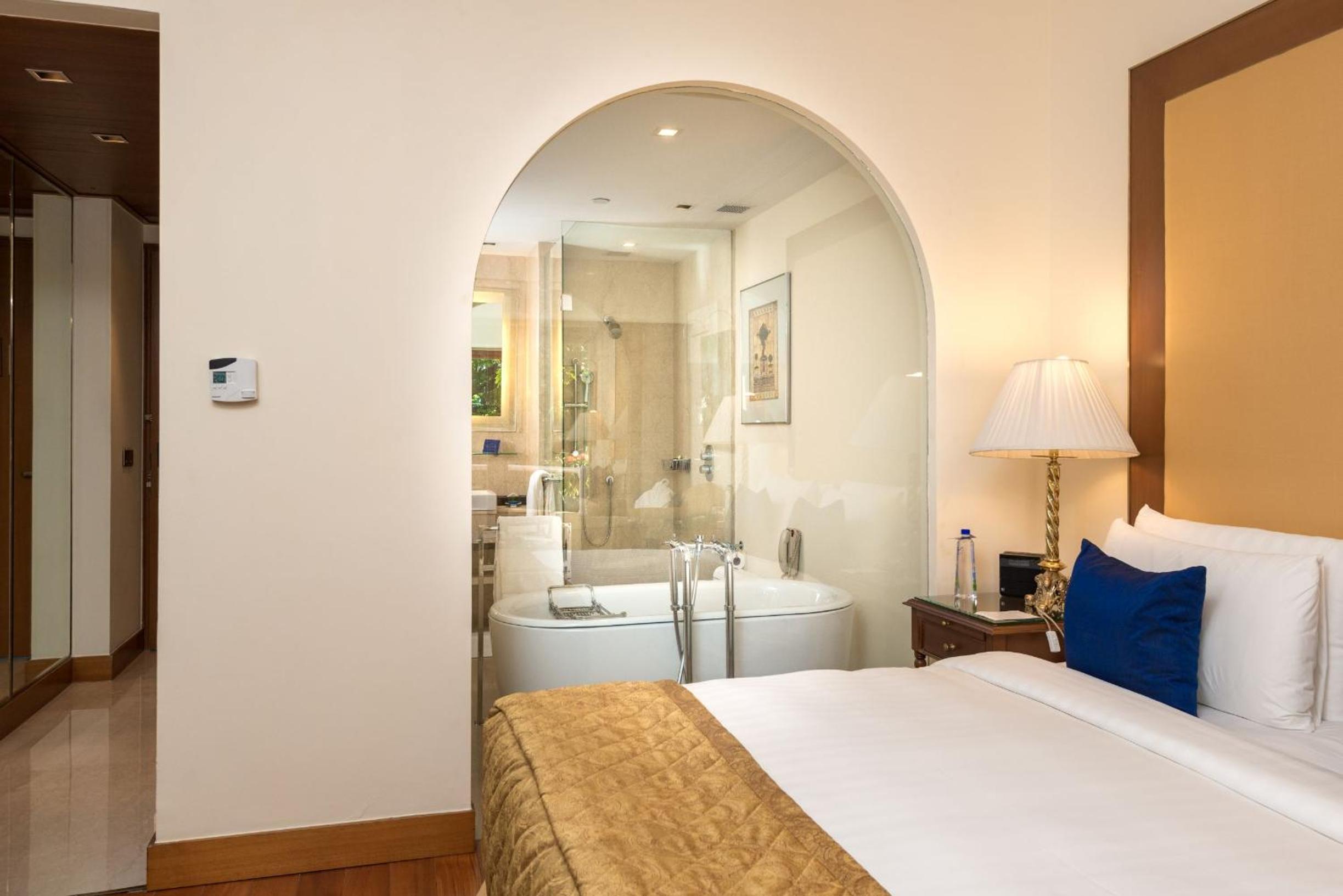 Deluxe Room with Private Balcony - Photo 5