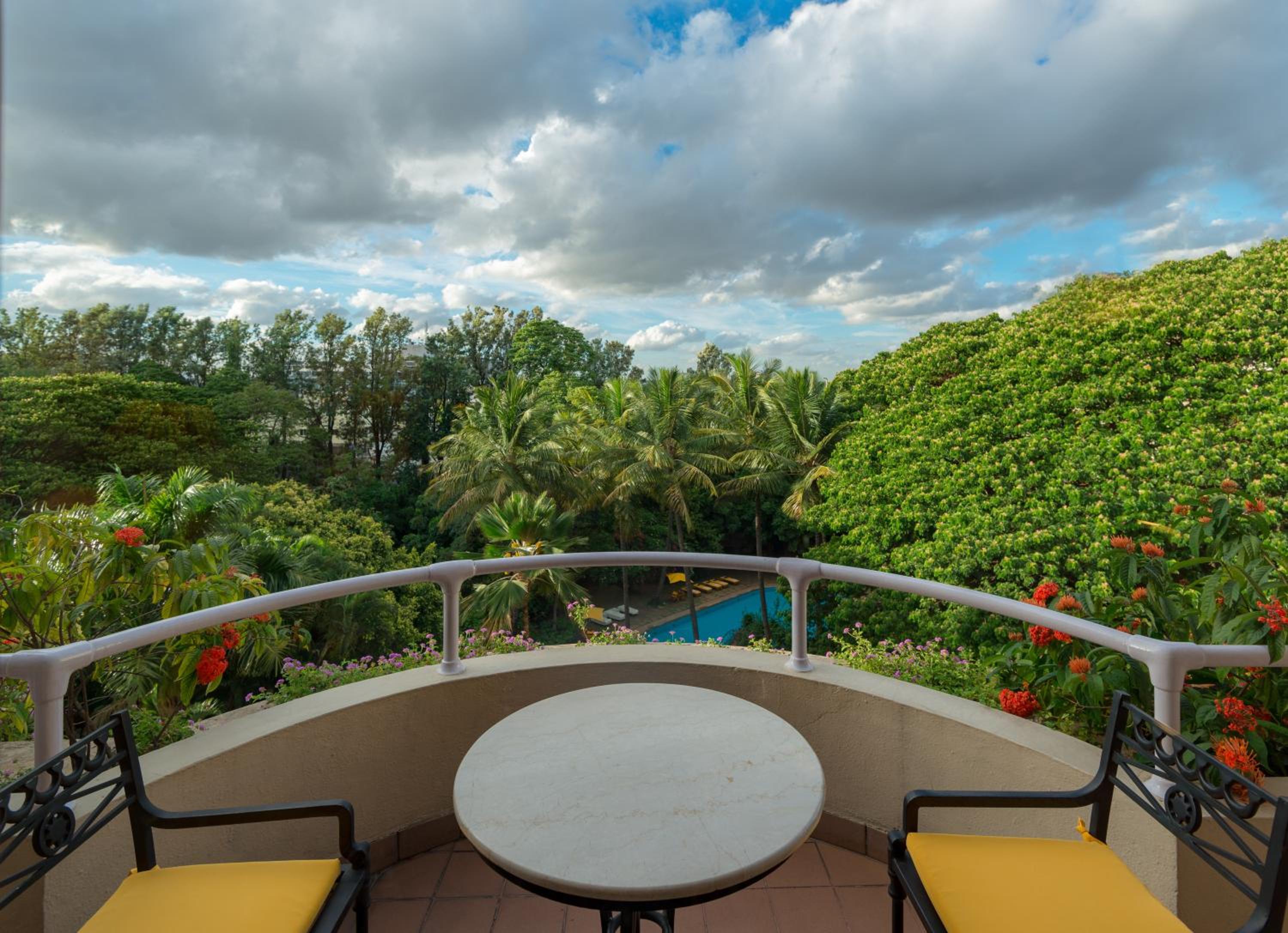 Deluxe Room with Private Balcony - Photo 7