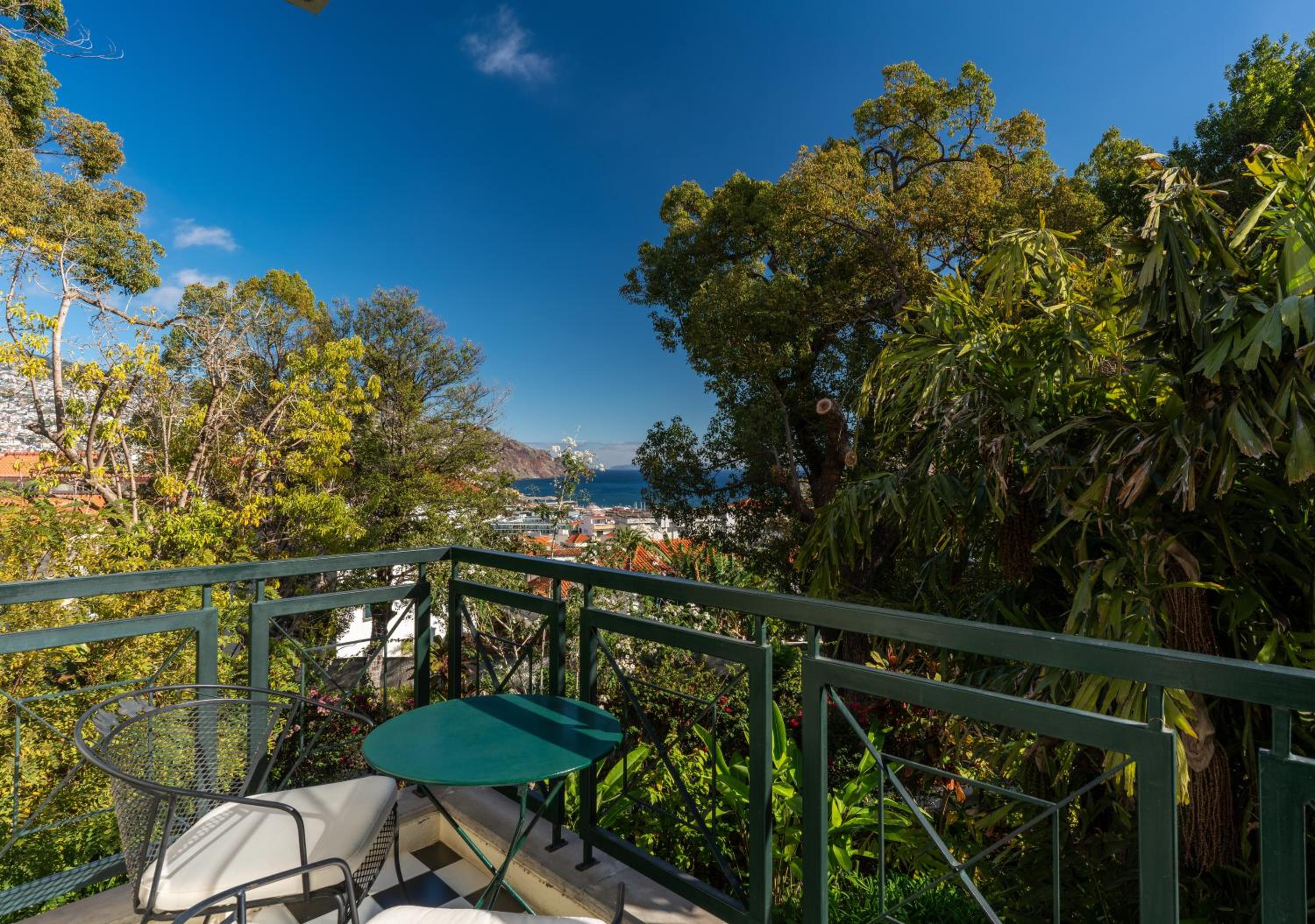 Superior Suite with Garden view and balcony - Photo 2