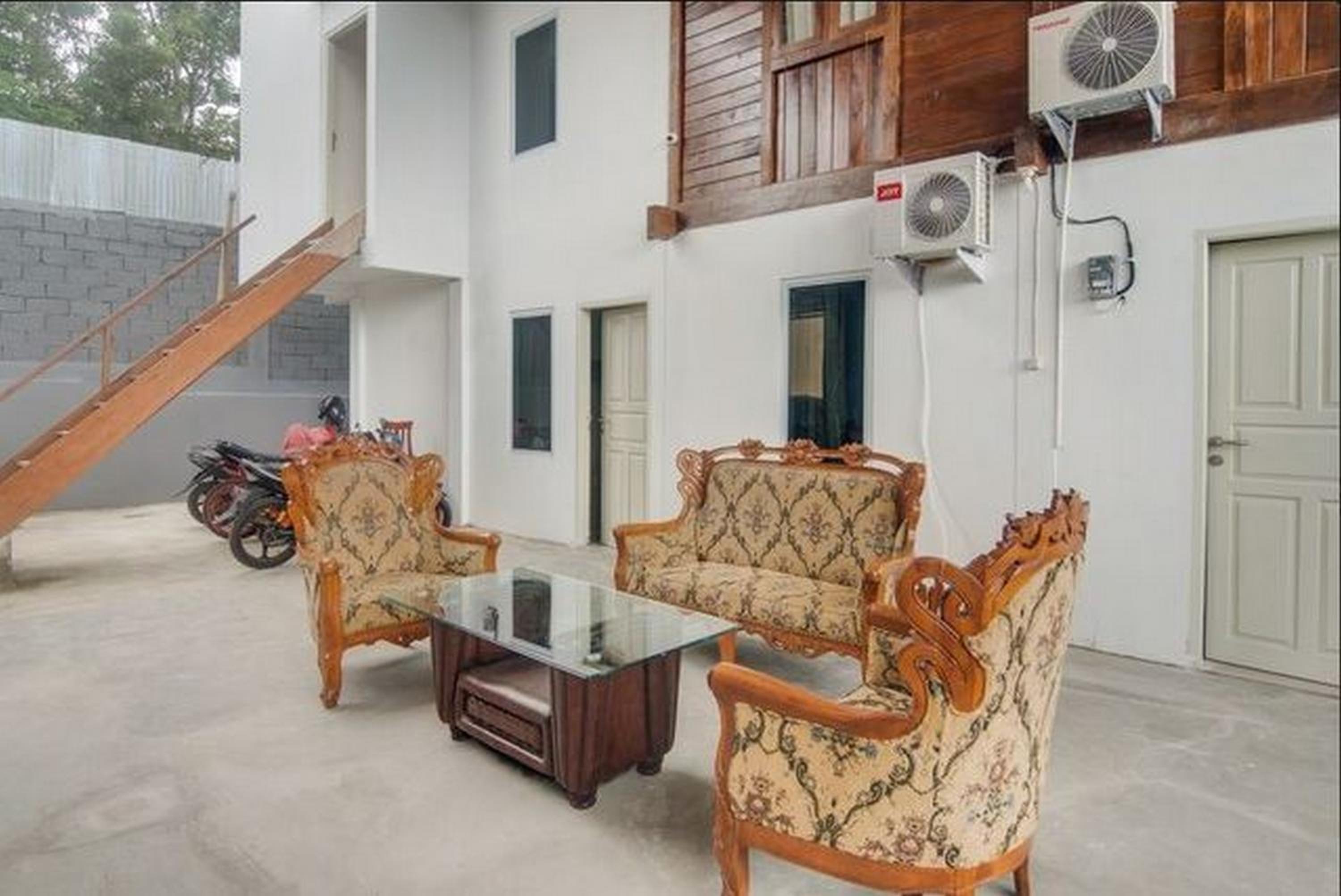 RedDoorz Room photo 3