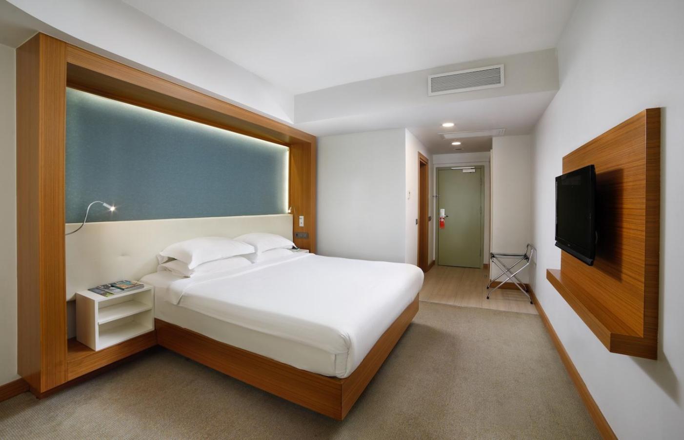 Standard King Room photo 1