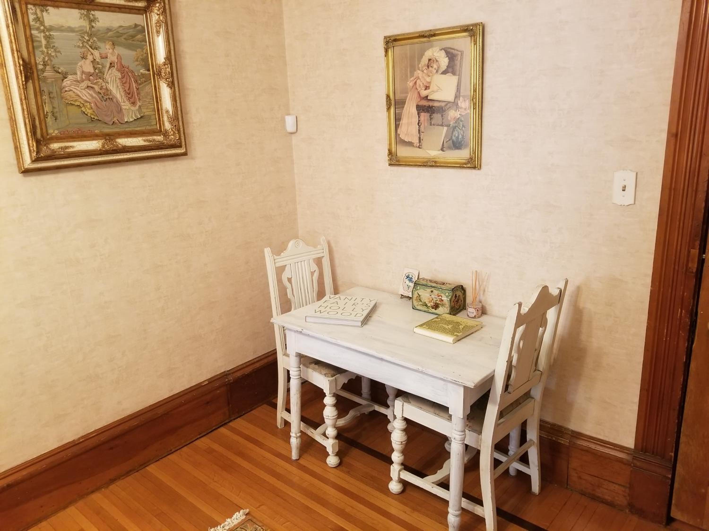 Queen Suite - Photo 6