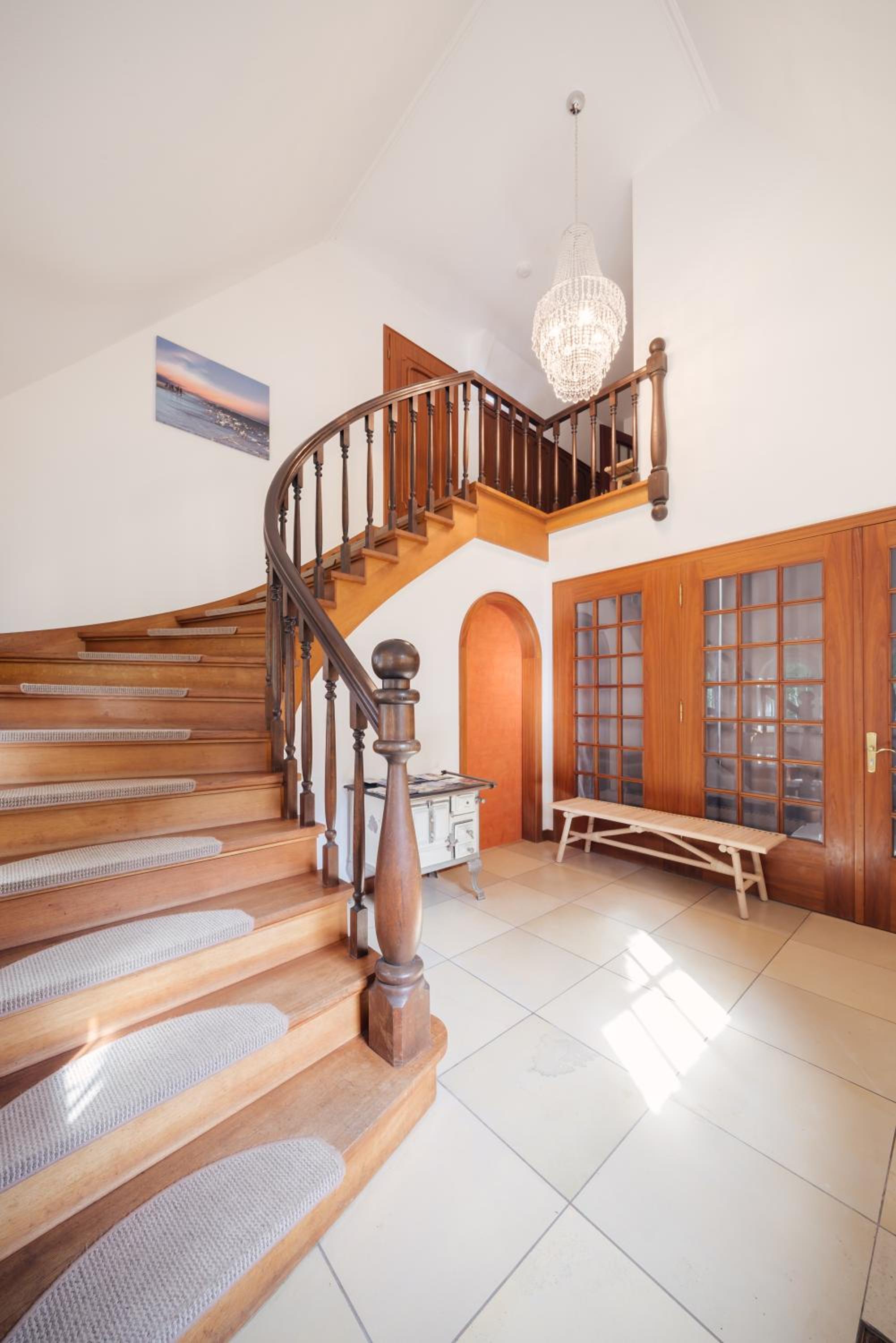 Apartment with Balcony - Photo 4