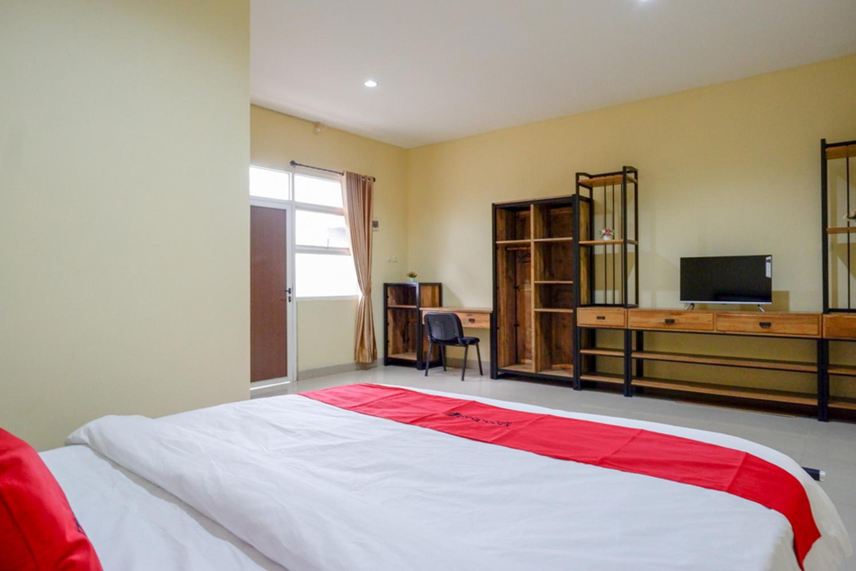 Deluxe Room - Photo 3