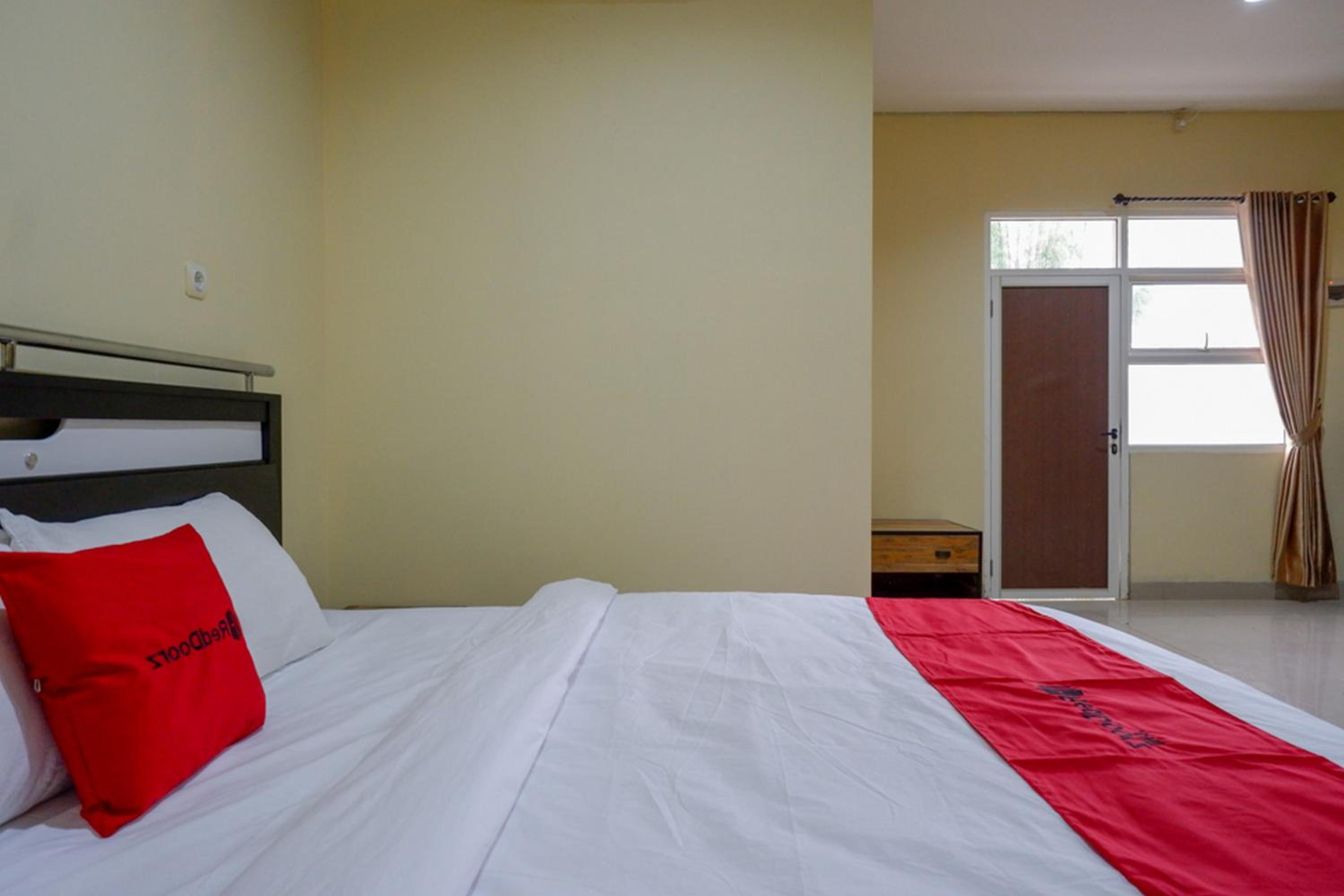 Deluxe Room - Photo 4