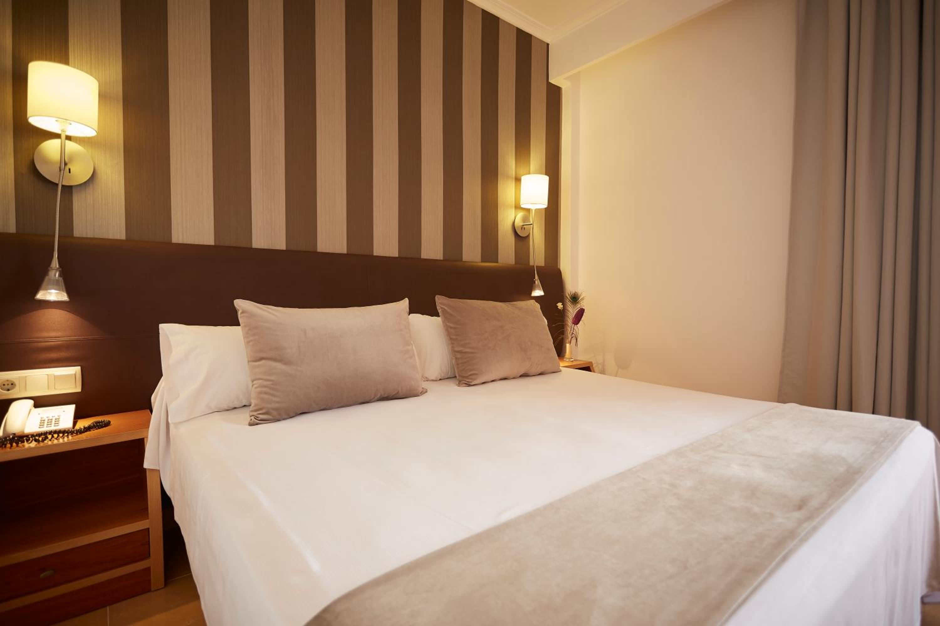 Superior Double or Twin Room - Photo 3