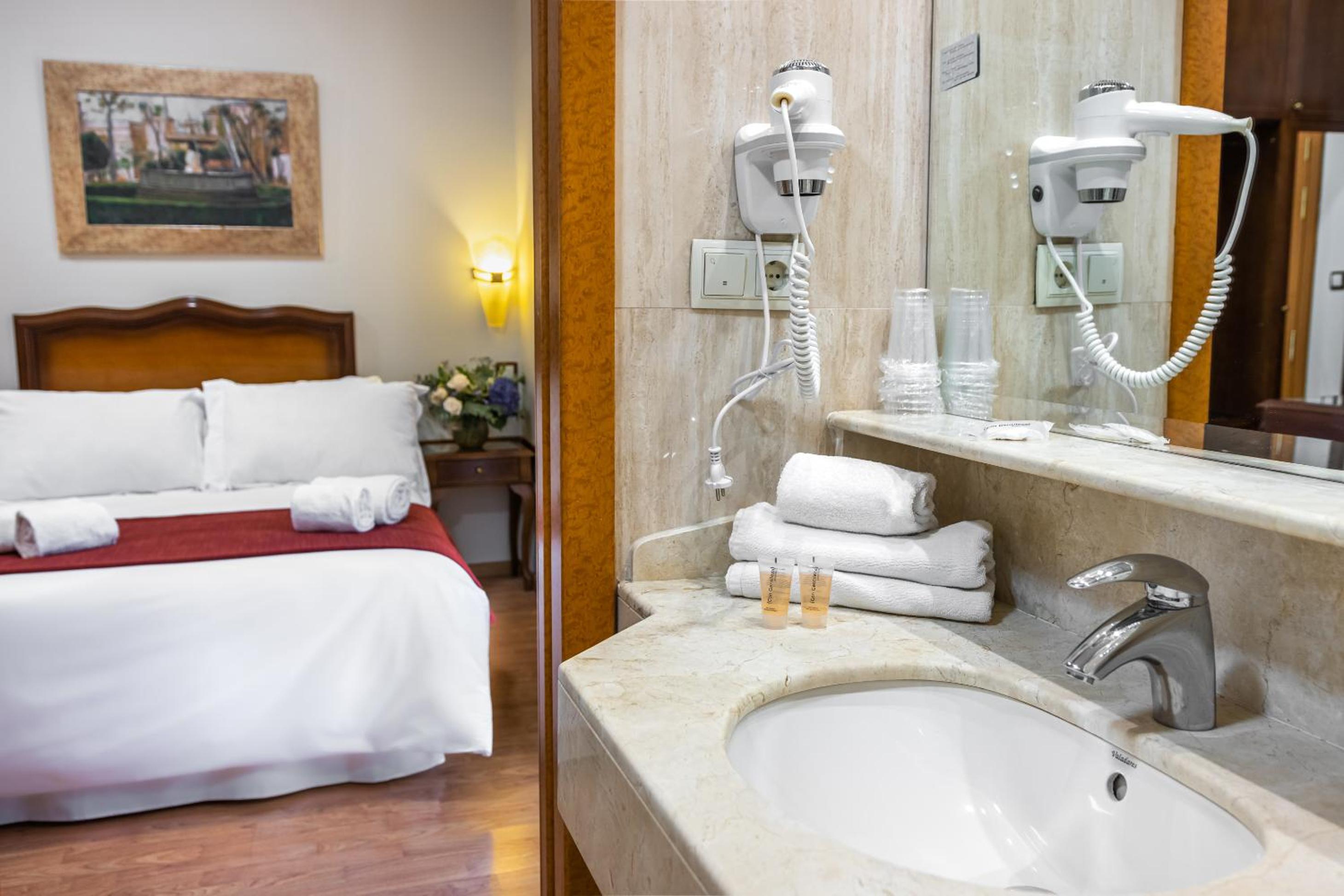 Deluxe Twin Room - Photo 6
