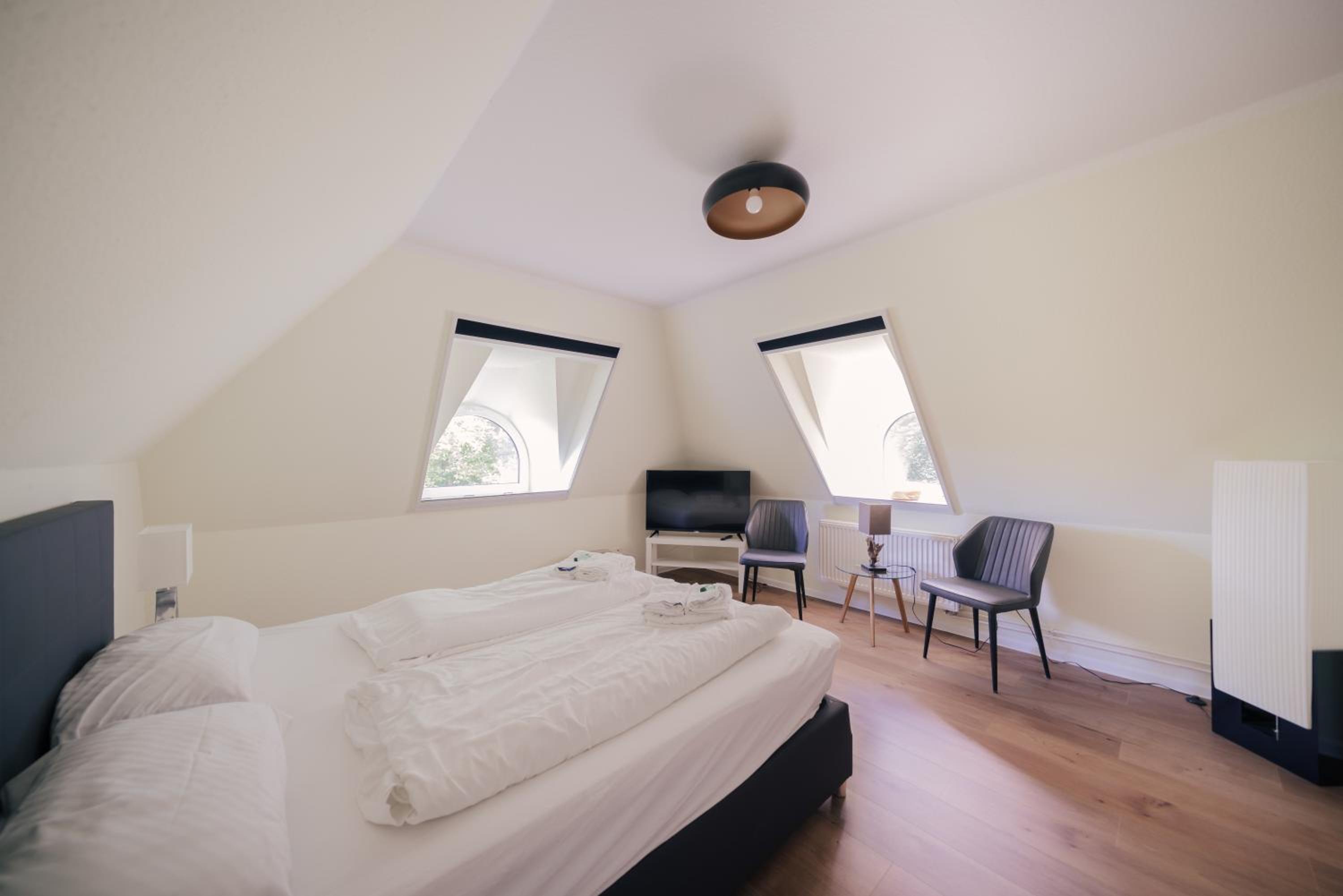 Studio Apartment - Photo 8