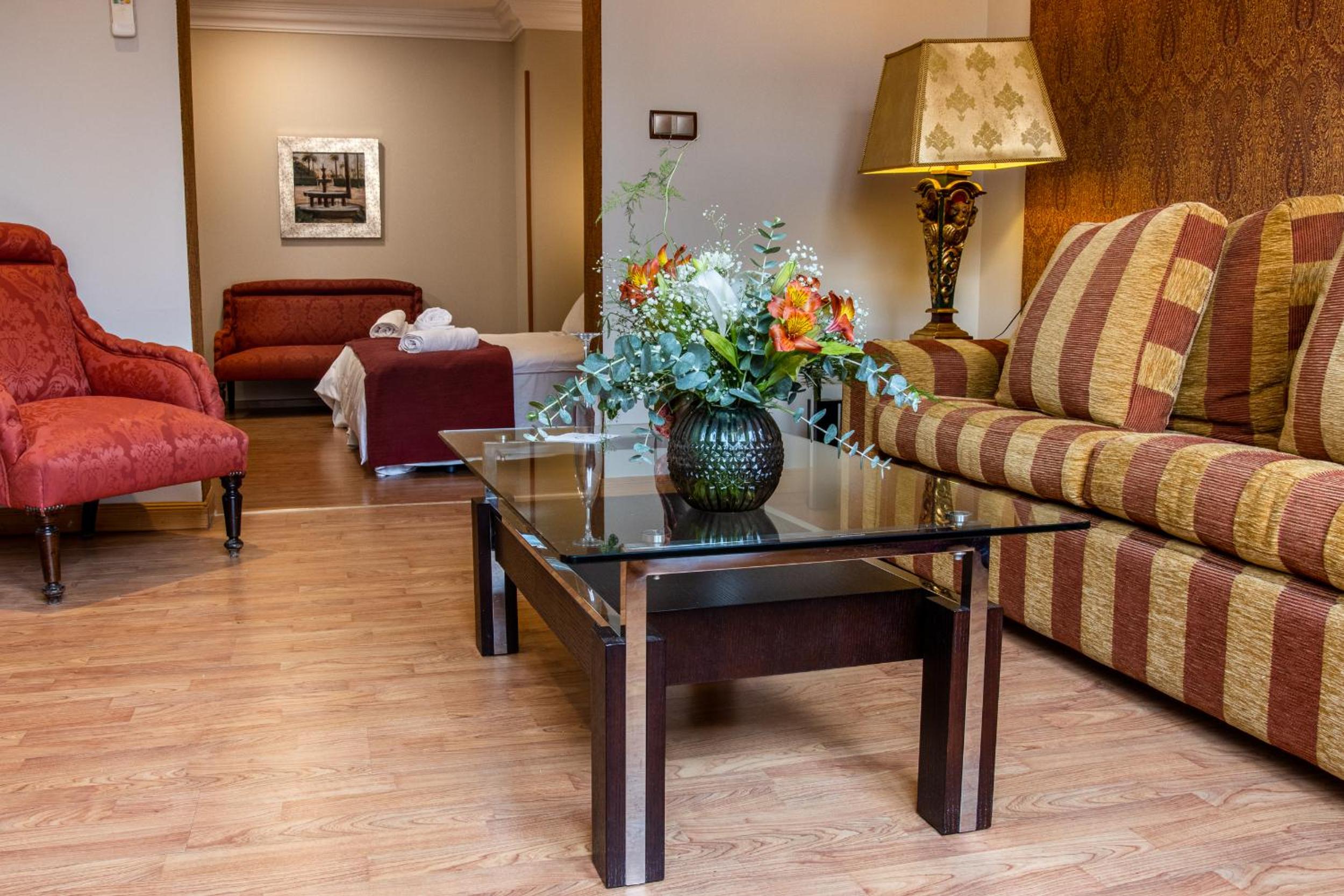 Suite - Photo 3