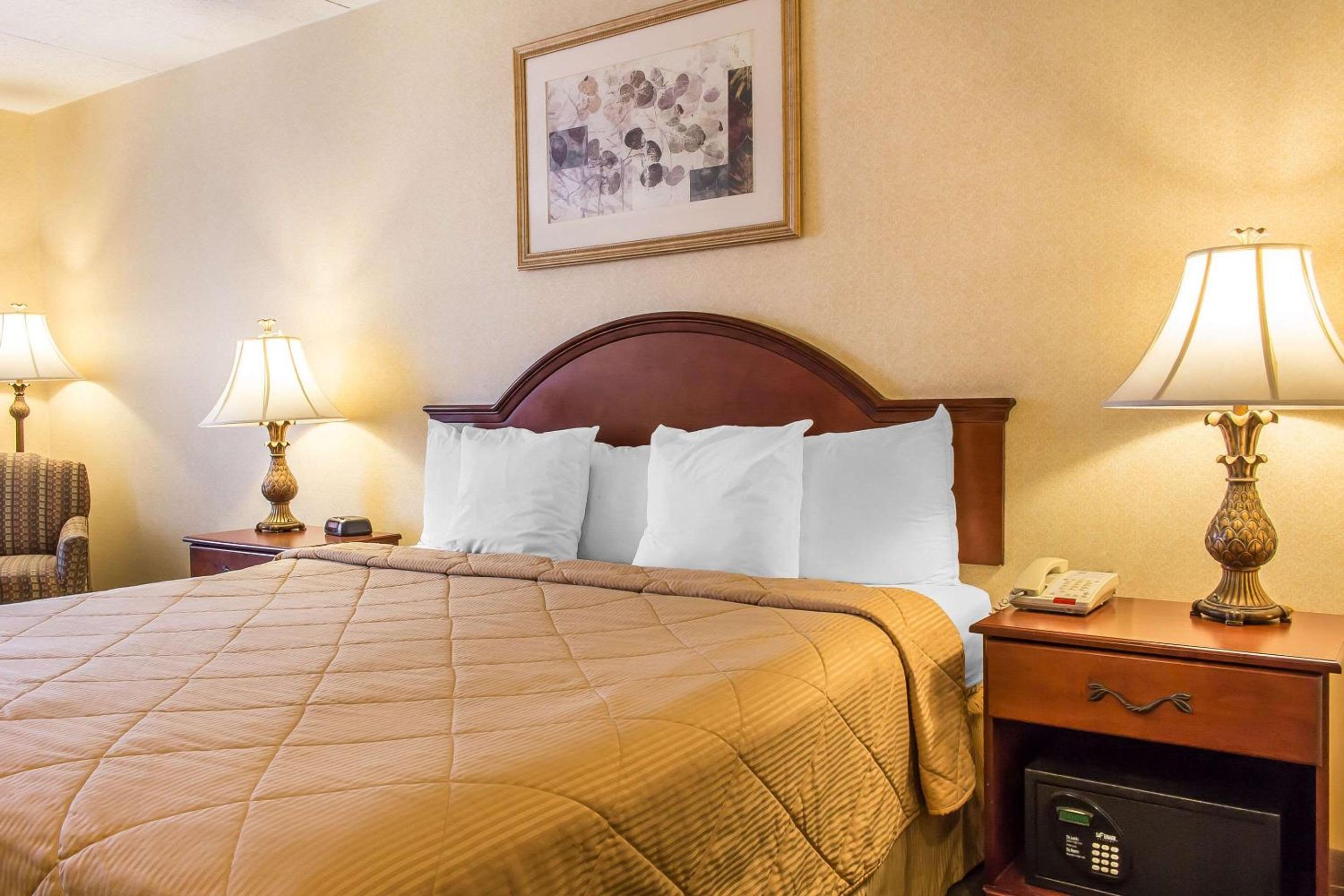 King Room - Non-Smoking - Photo 1