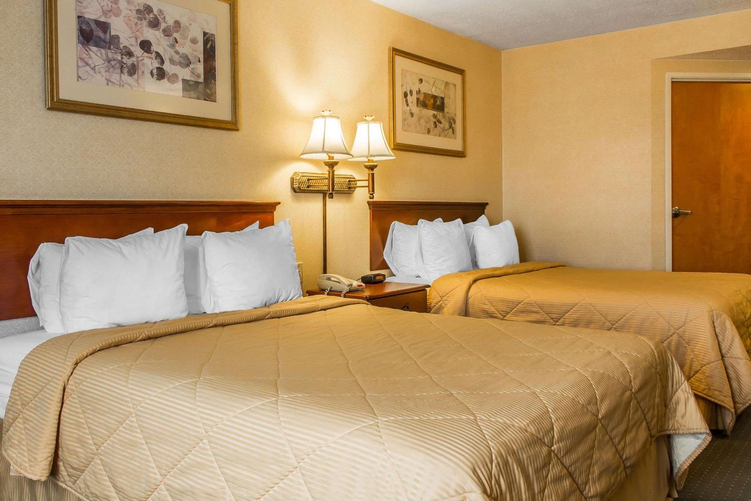 Non-Smoking Double Queen Room - Photo 1
