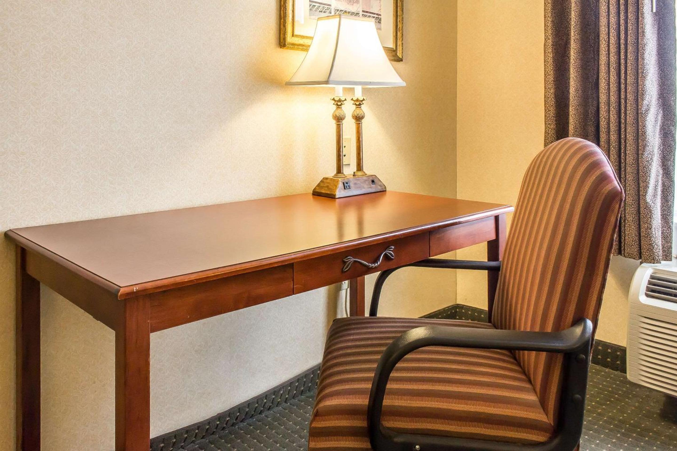 King Room - Non-Smoking - Photo 2