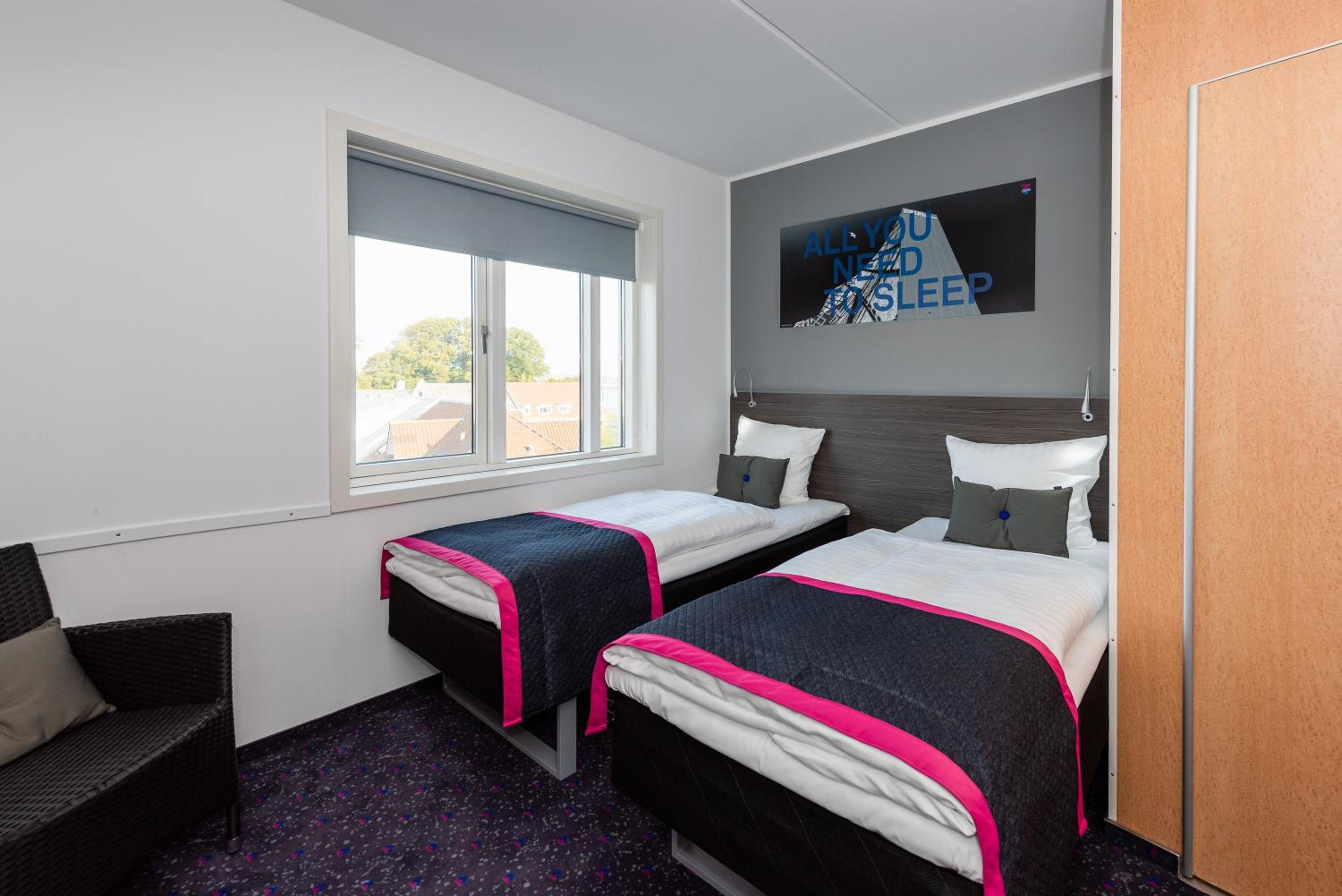 Commodore Room
