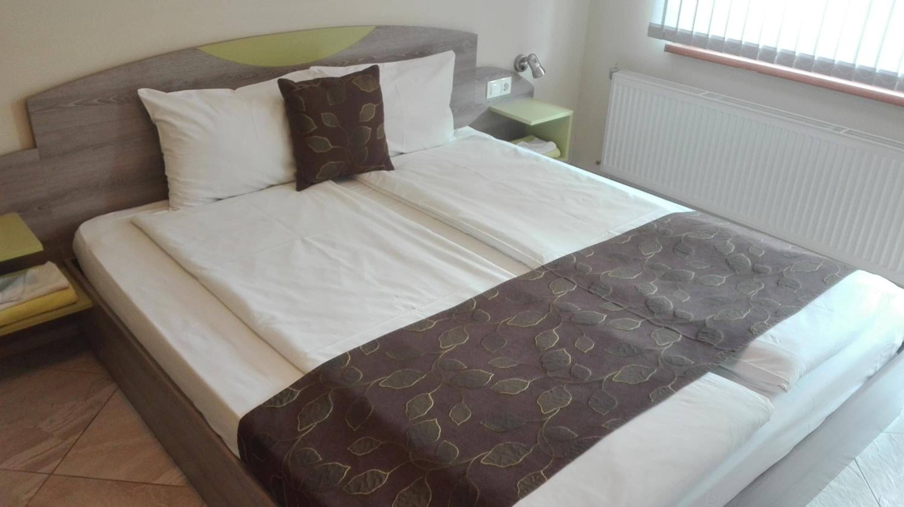 Deluxe Double Room (2 Adults + 1 Child) photo 1