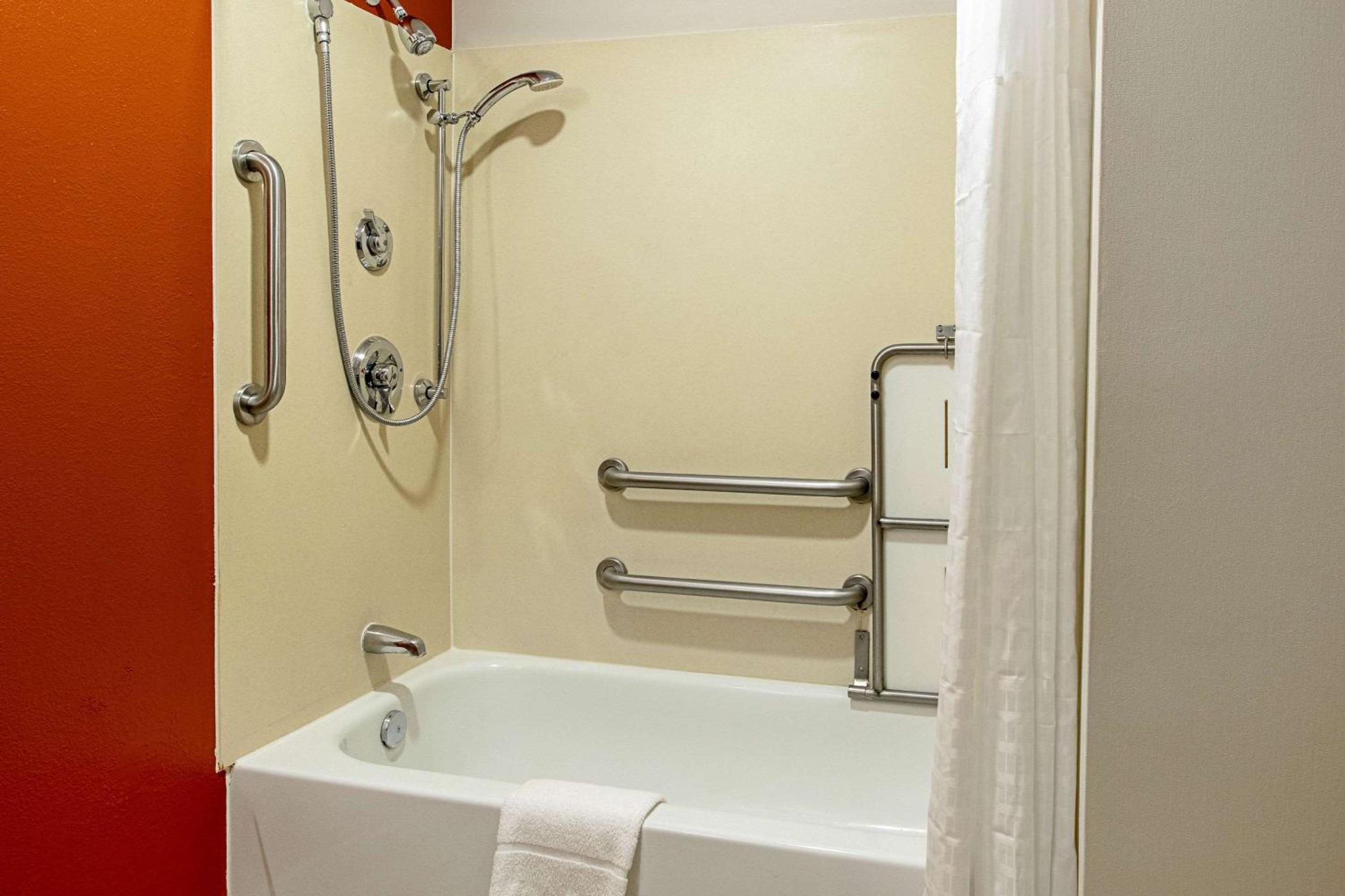 King Suite - Accessible/Non-Smoking - Photo 3