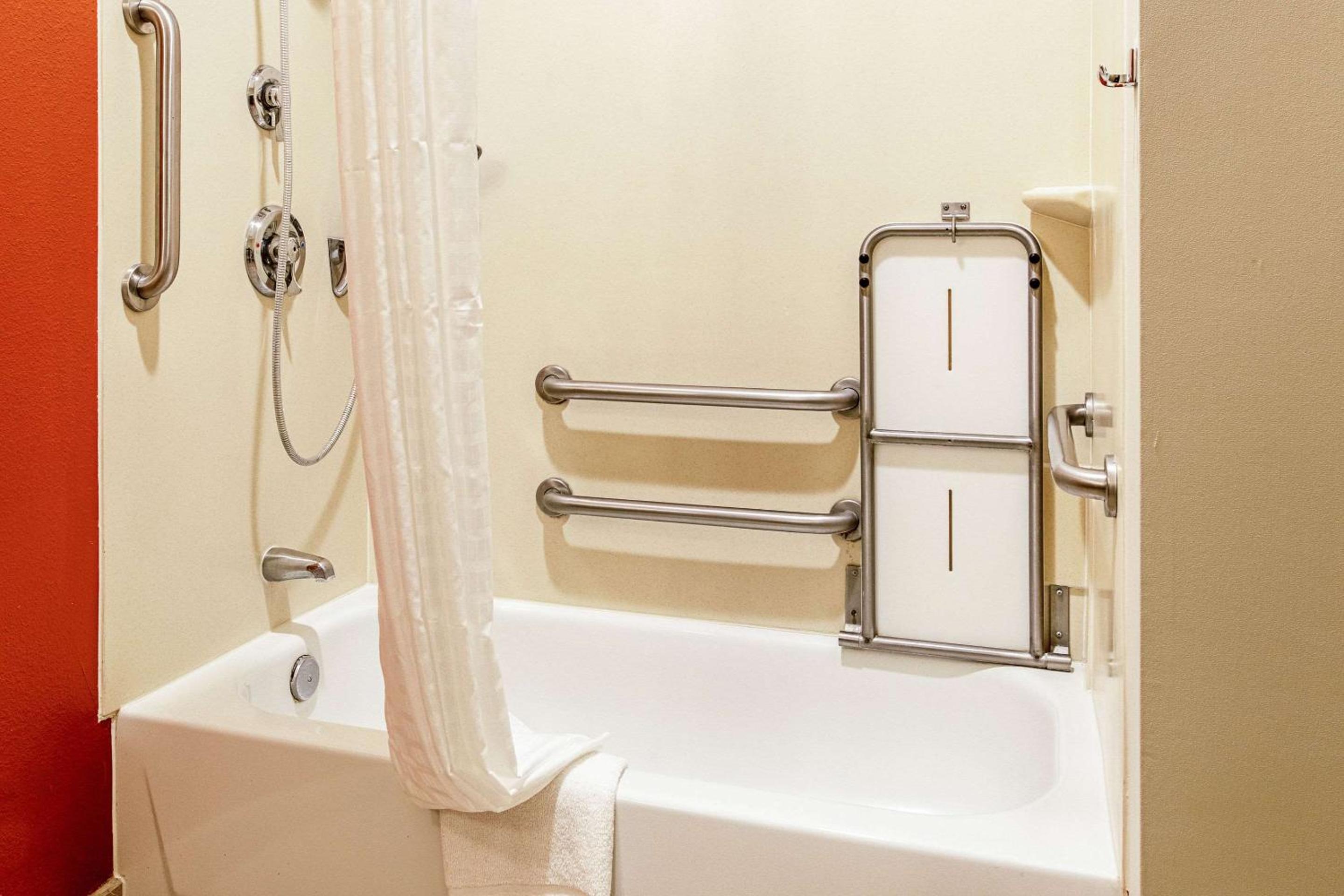 Suite with Two Queen Beds - Accessible/Non-Smoking - Photo 4