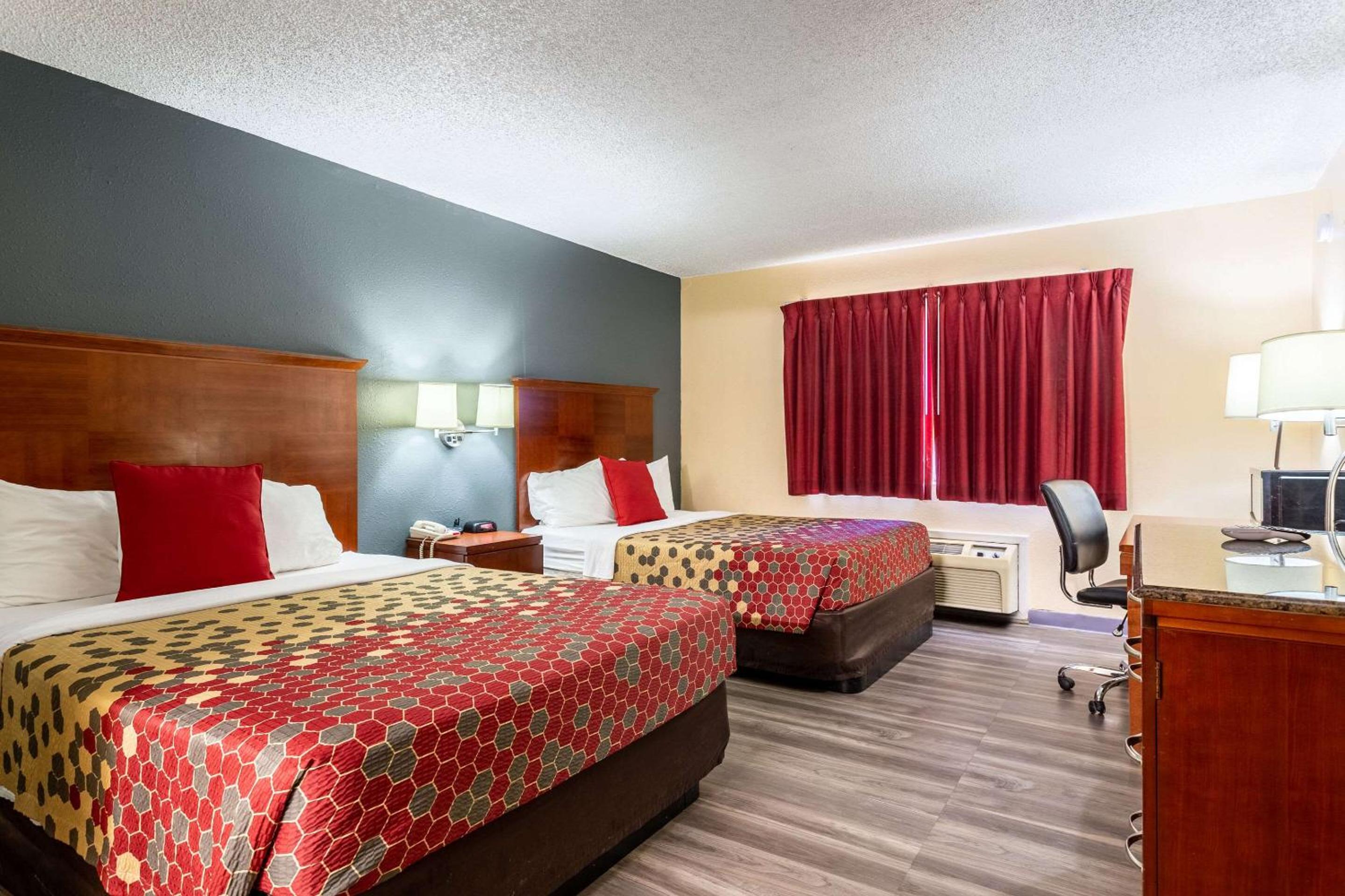Queen Room with Two Queen Beds - Photo 1