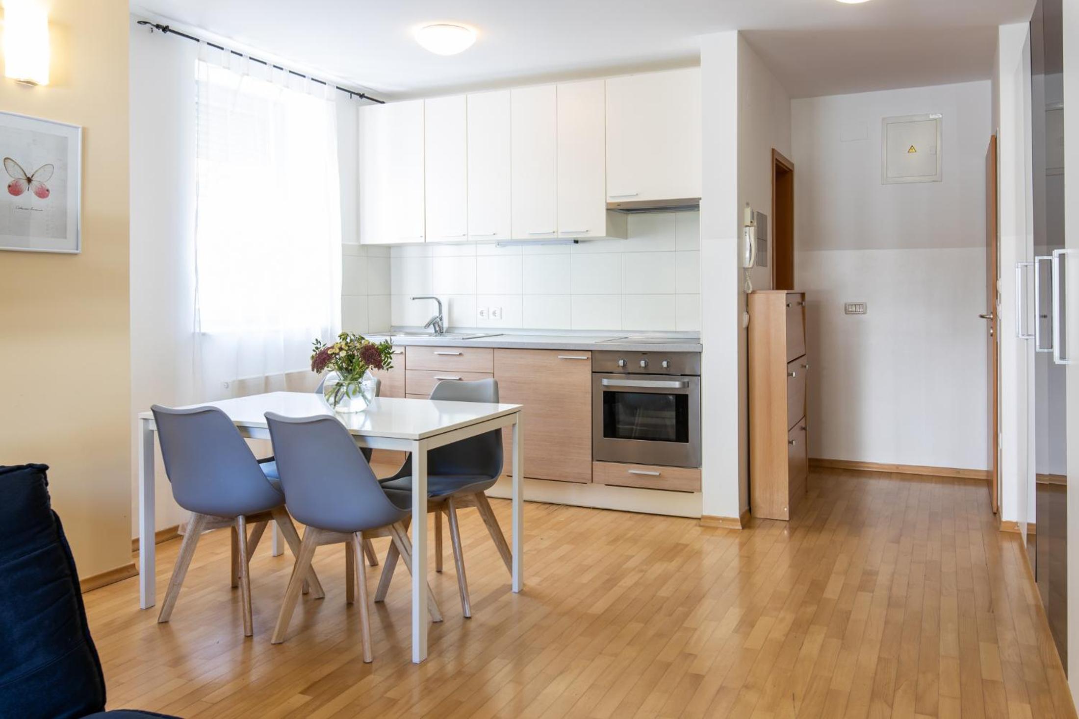 One-Bedroom Apartment with Balcony photo 2