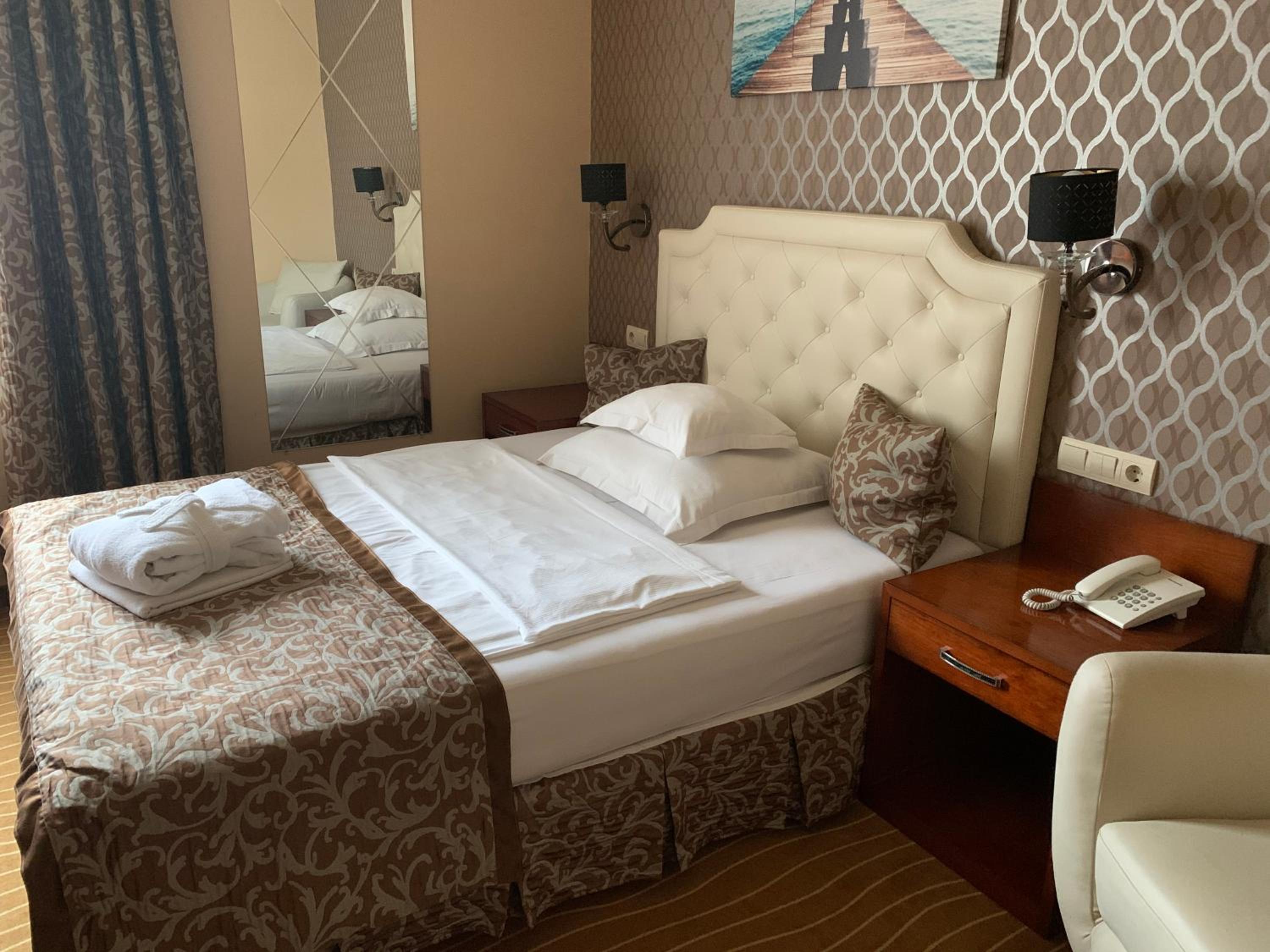 Double Room with Garden View - Photo 1