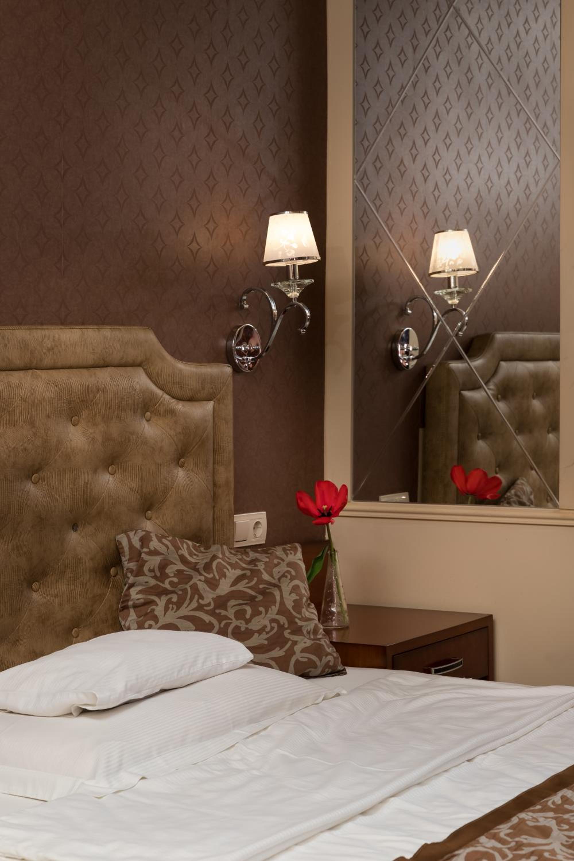 Double Room with Garden View - Photo 3