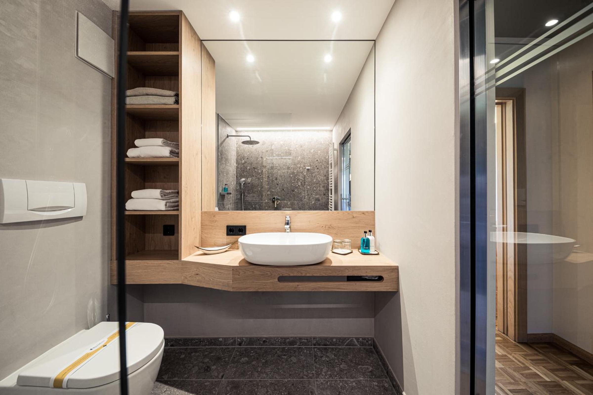 Double or Twin Room with Balcony photo 2
