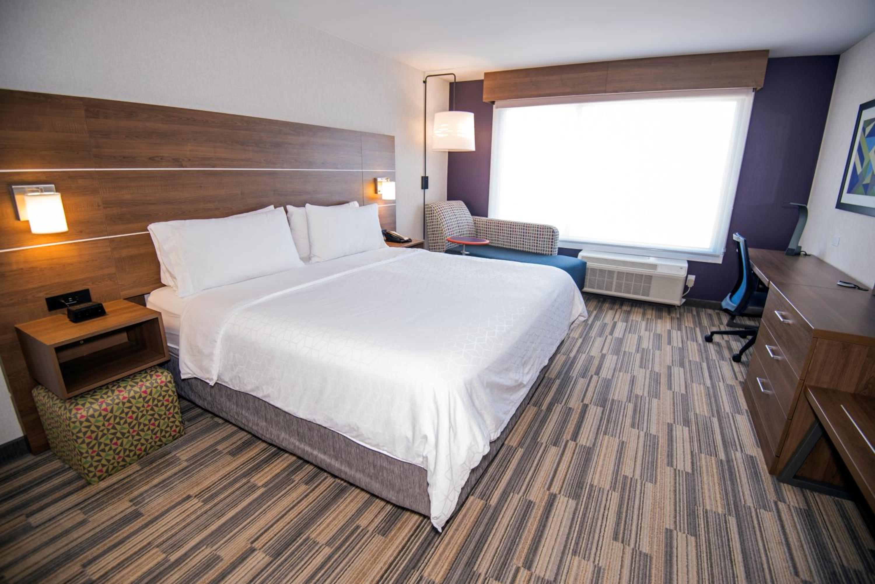 Standard King Room photo 3