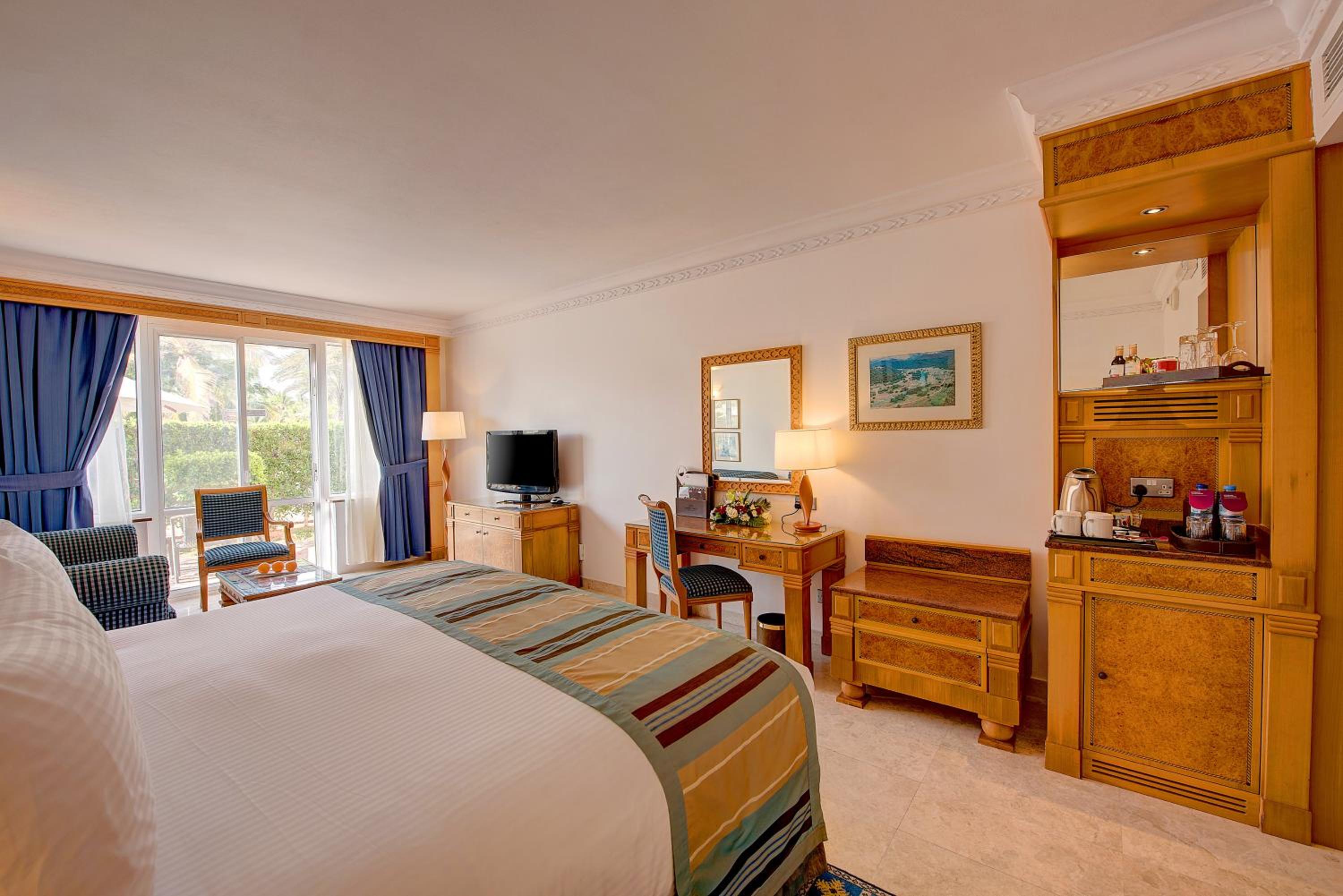 Standard King Room with Garden View - Photo 4