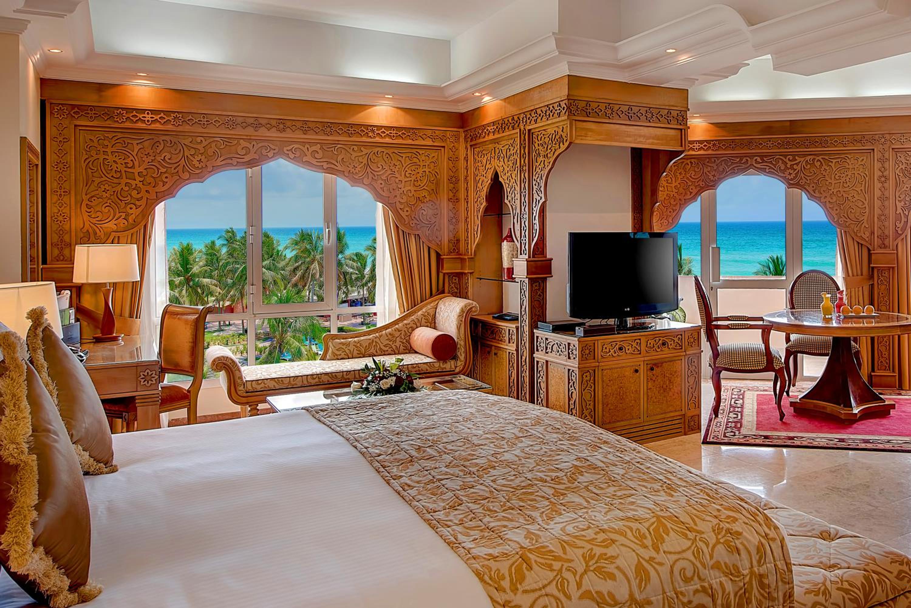 Junior King Suite with Ocean View - Photo 8