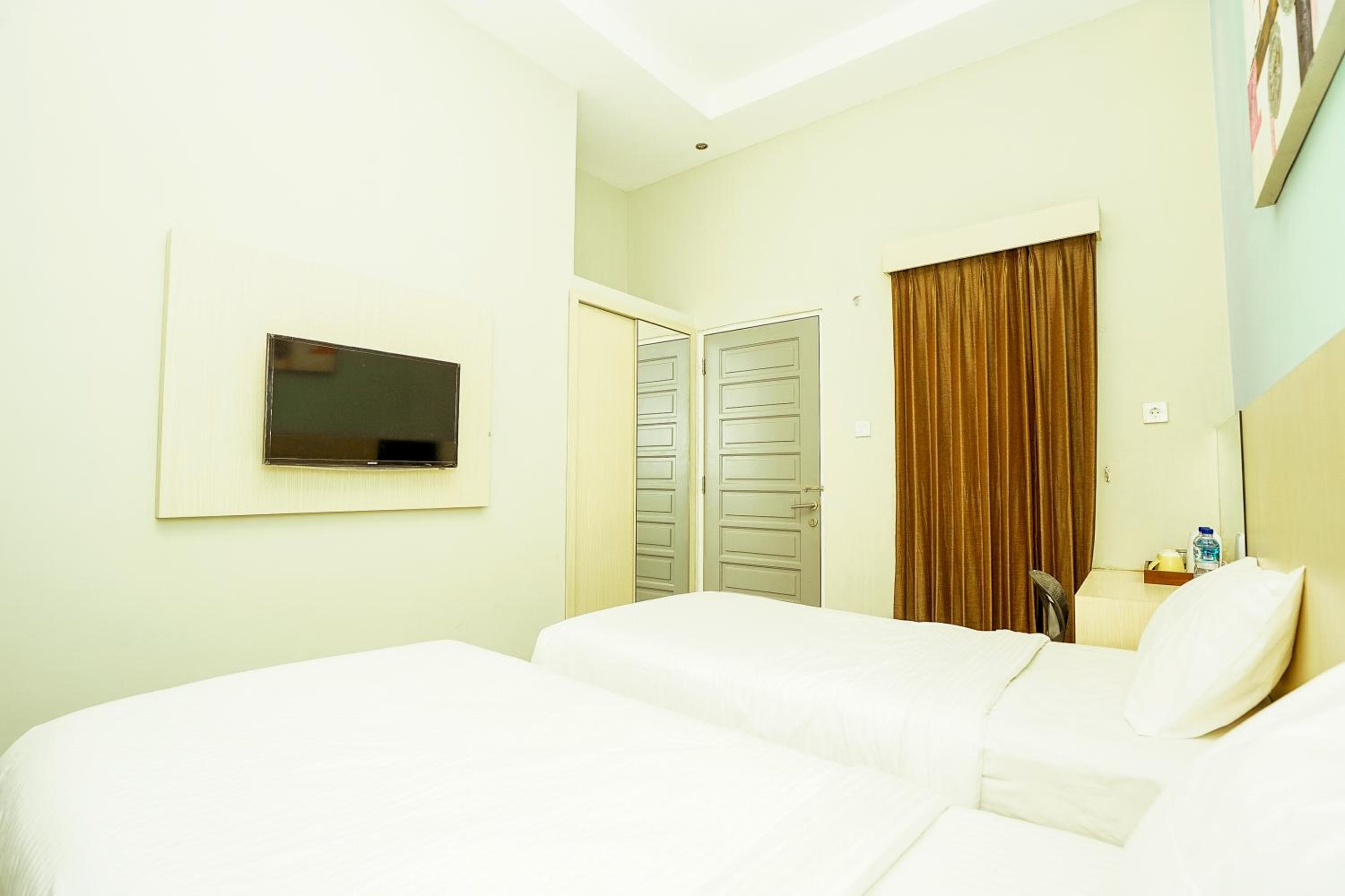 Deluxe Twin Room - Photo 16