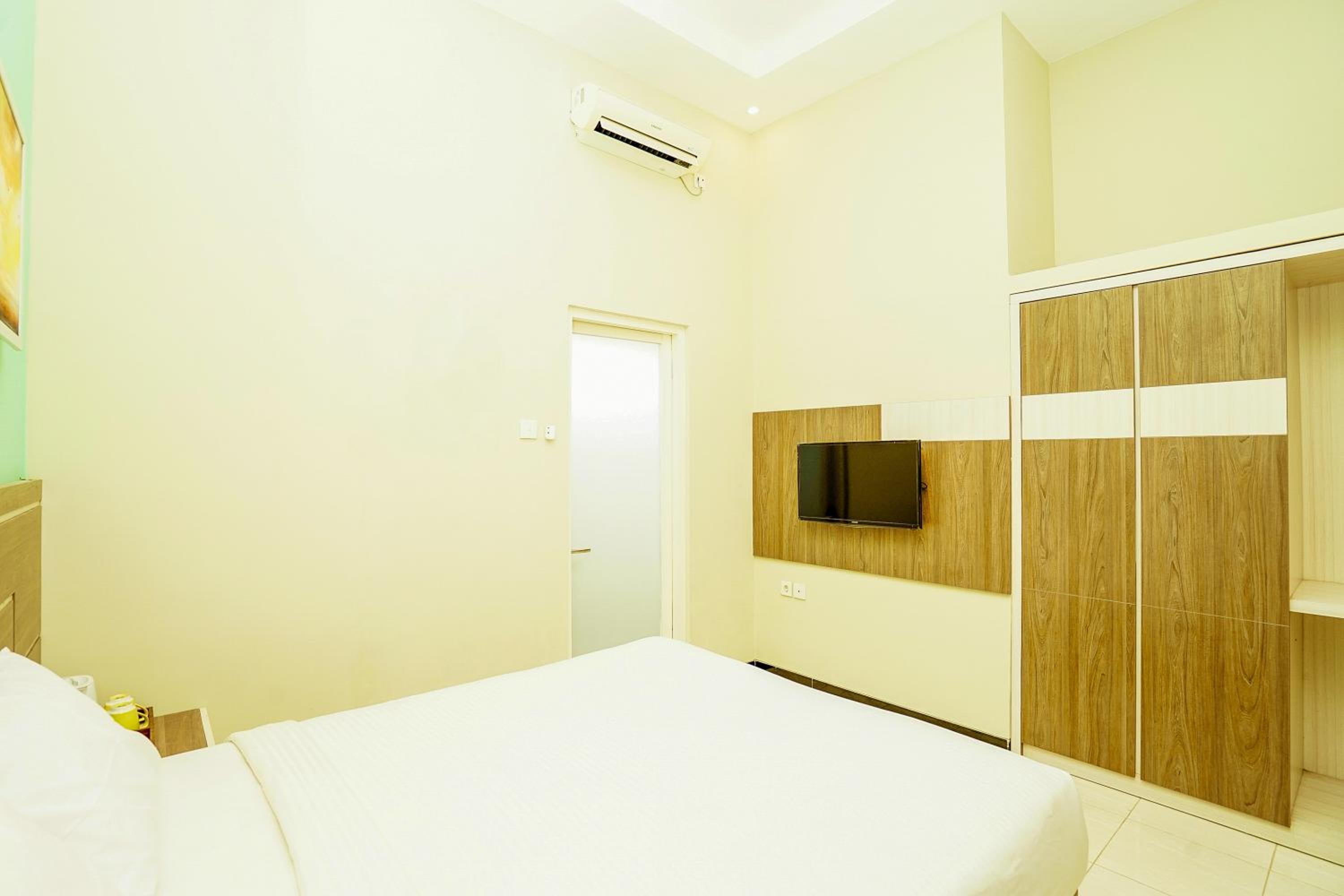 Deluxe Double Room - Photo 11