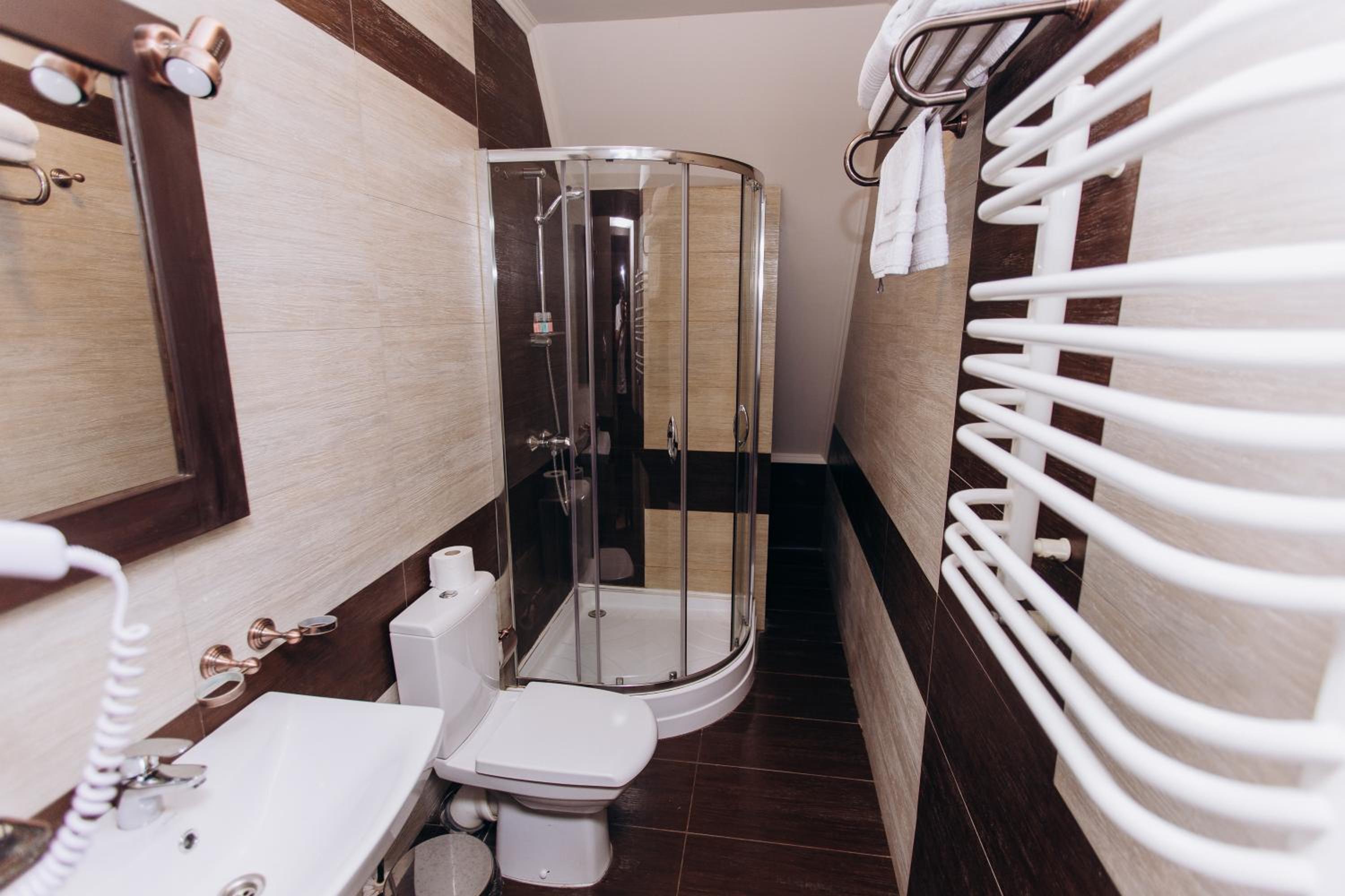 Family Room with Shower photo 2
