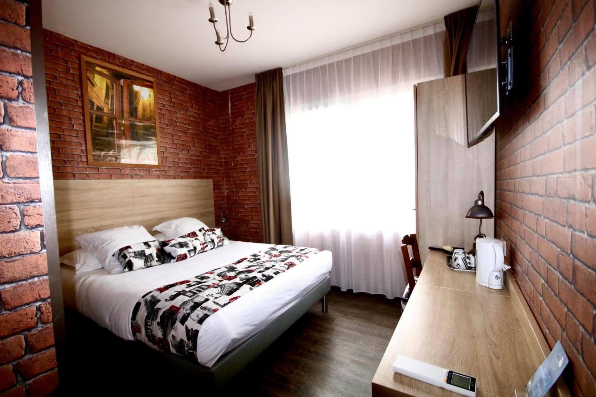 Standard Double Room - Photo 10
