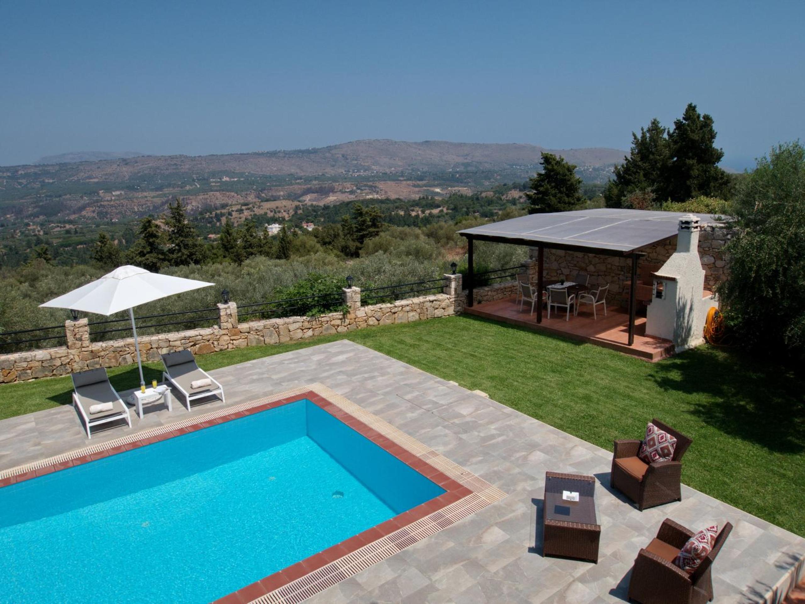 Three-Bedroom Villa photo 3